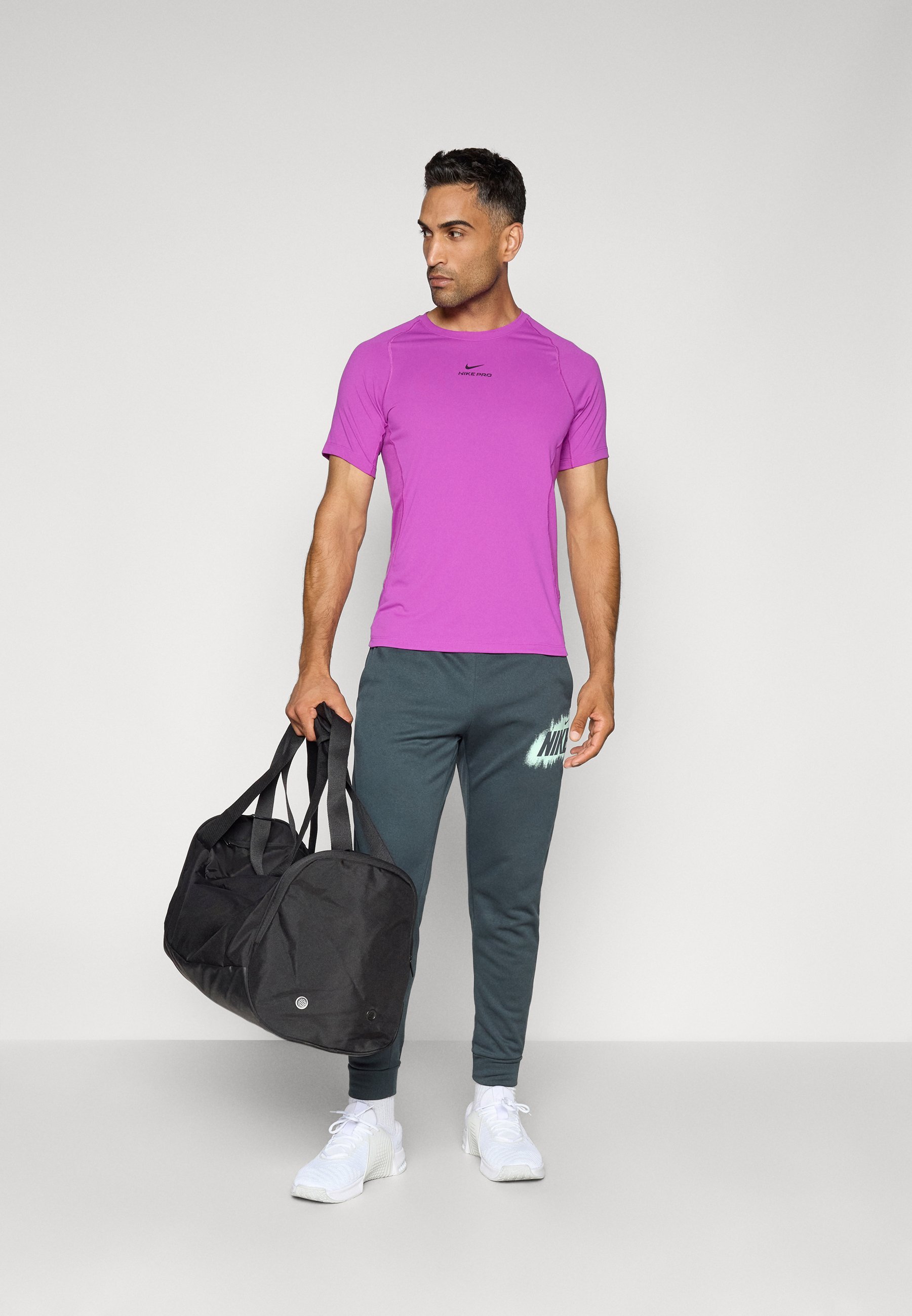 Nike Performance TOP - Sportovní tričko - zářivě fialová/černá