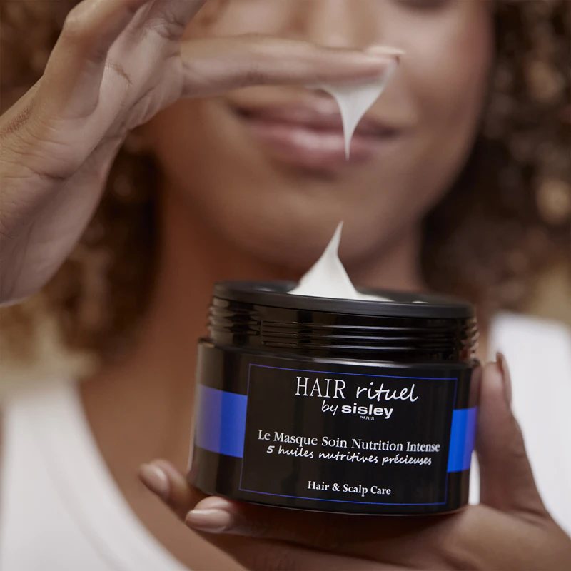 Hair Rituel by Sisley: Het Intense Nutrition Hair Care Mask, een intensief voedend masker voor droog en verzwakt haar.