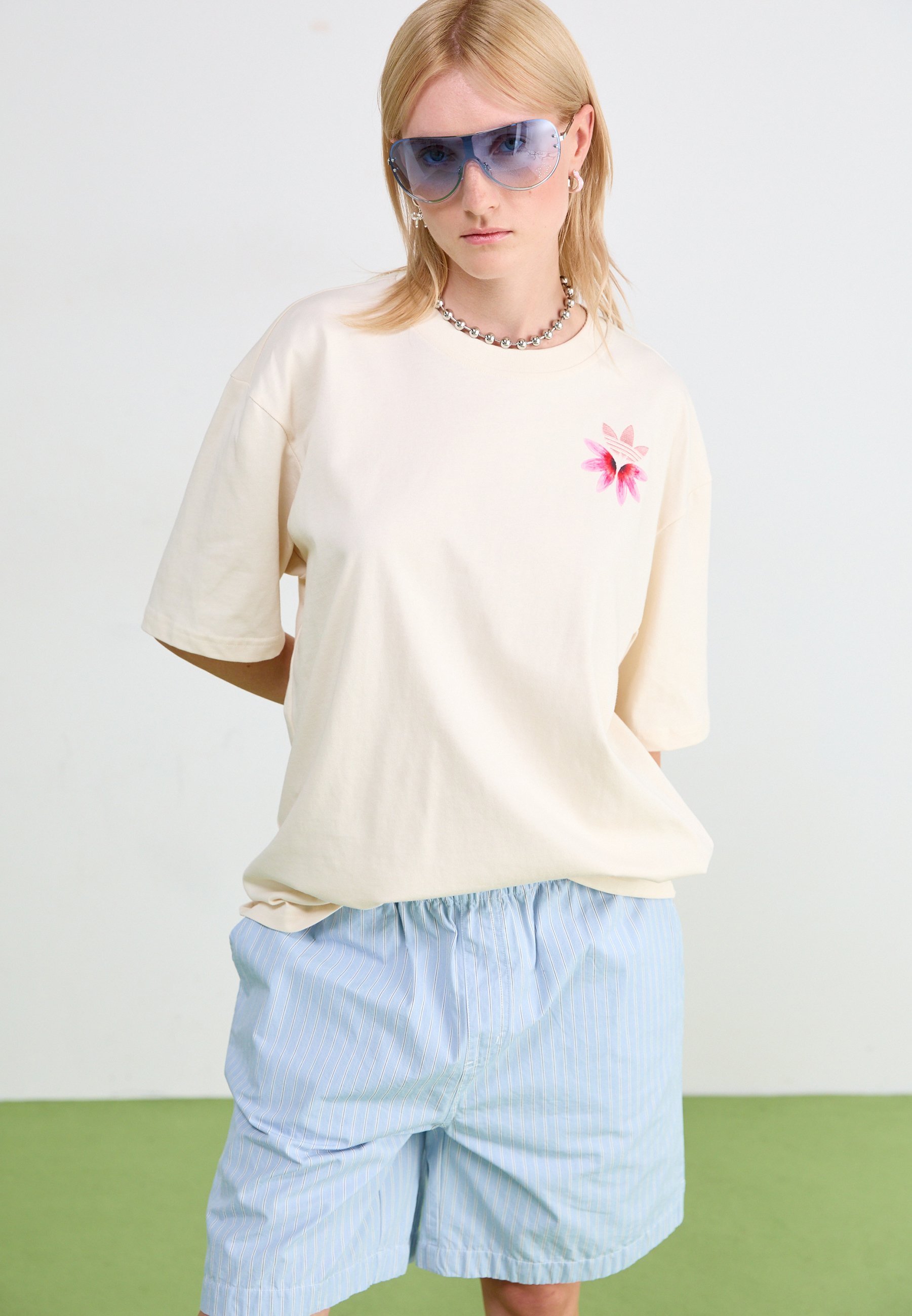 T-shirt adidas Originals - T-shirt stampata - bianca