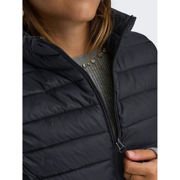 Chaleco acolchado sin mangas Tahia de Women's Only: chaleco acolchado resistente al agua con cuello alto y cierre de cremallera.