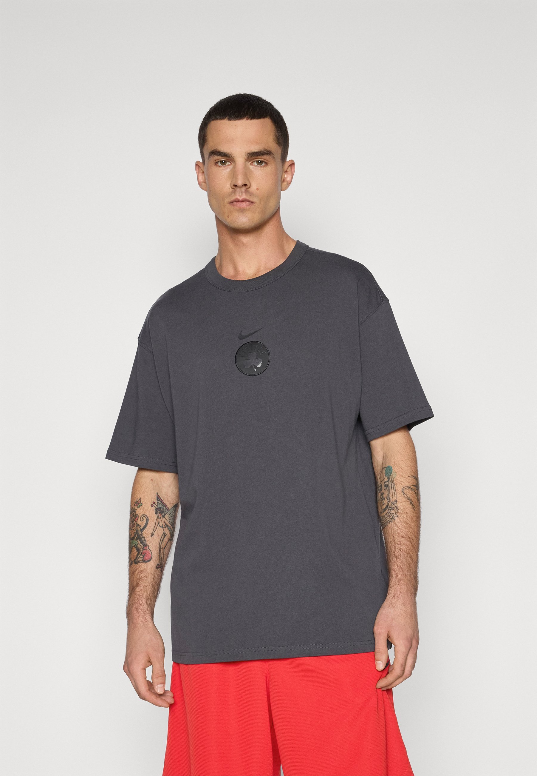 Nike Performance BOSTON CELTICS T-shirt - T-shirt met print - rookgrijs