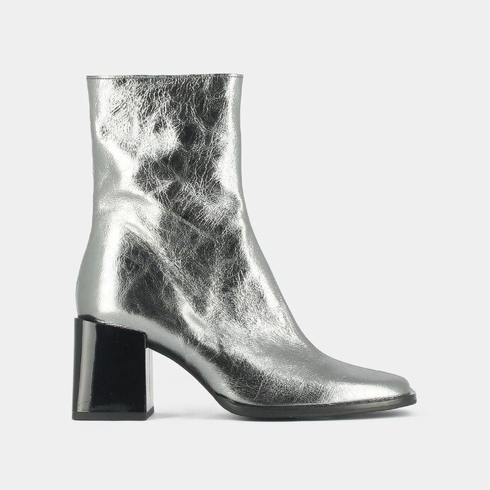 Boots à talons décrochés et bouts carrés  en cuir craquelé argent