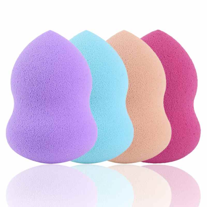 Éponge à fond de teint pour un teint impeccable, poudre lisse, application uniforme et sans traces ni imperfections.