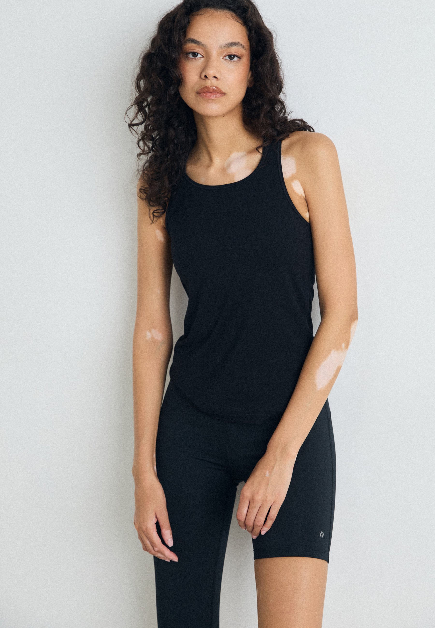 Even&Odd active ADAPTIVE LEGGINGS - Leggings - black/left short leg