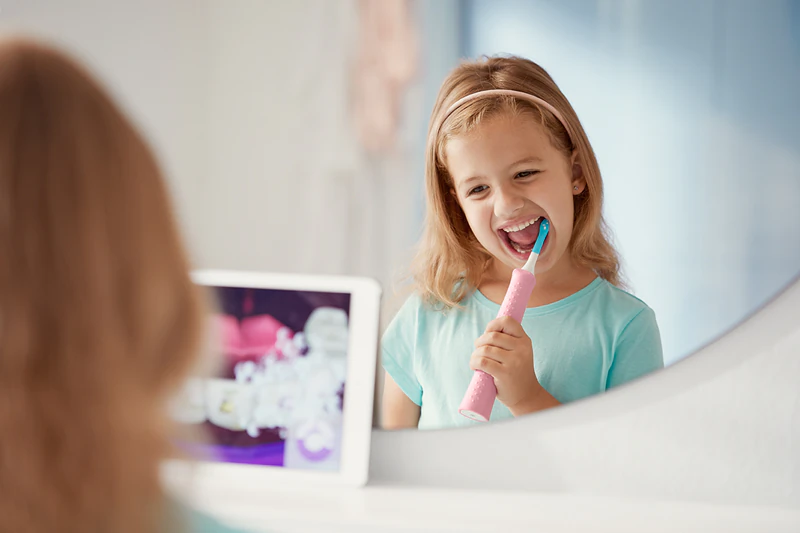 Escova de dentes elétrica sônica Philips Sonicare For Kids HX6352/42 para crianças com conexão Bluetooth.