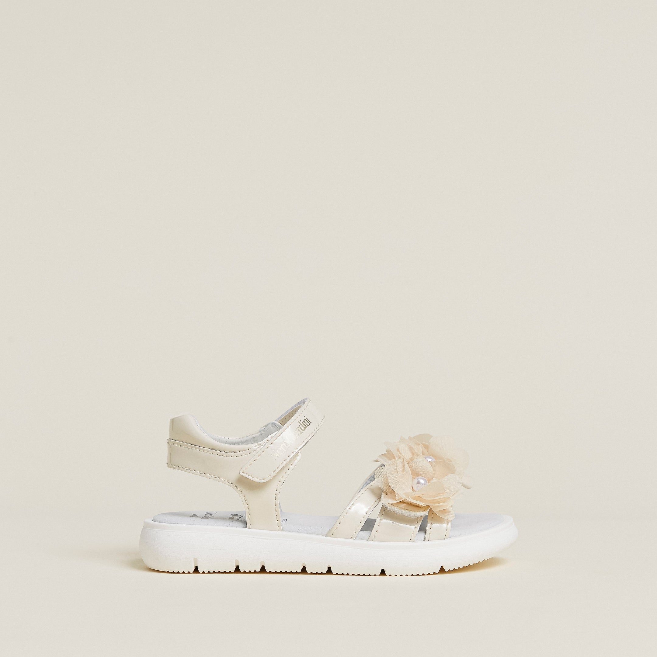  Sandalen für junge Mädchen aus Leder und technischen Materialien