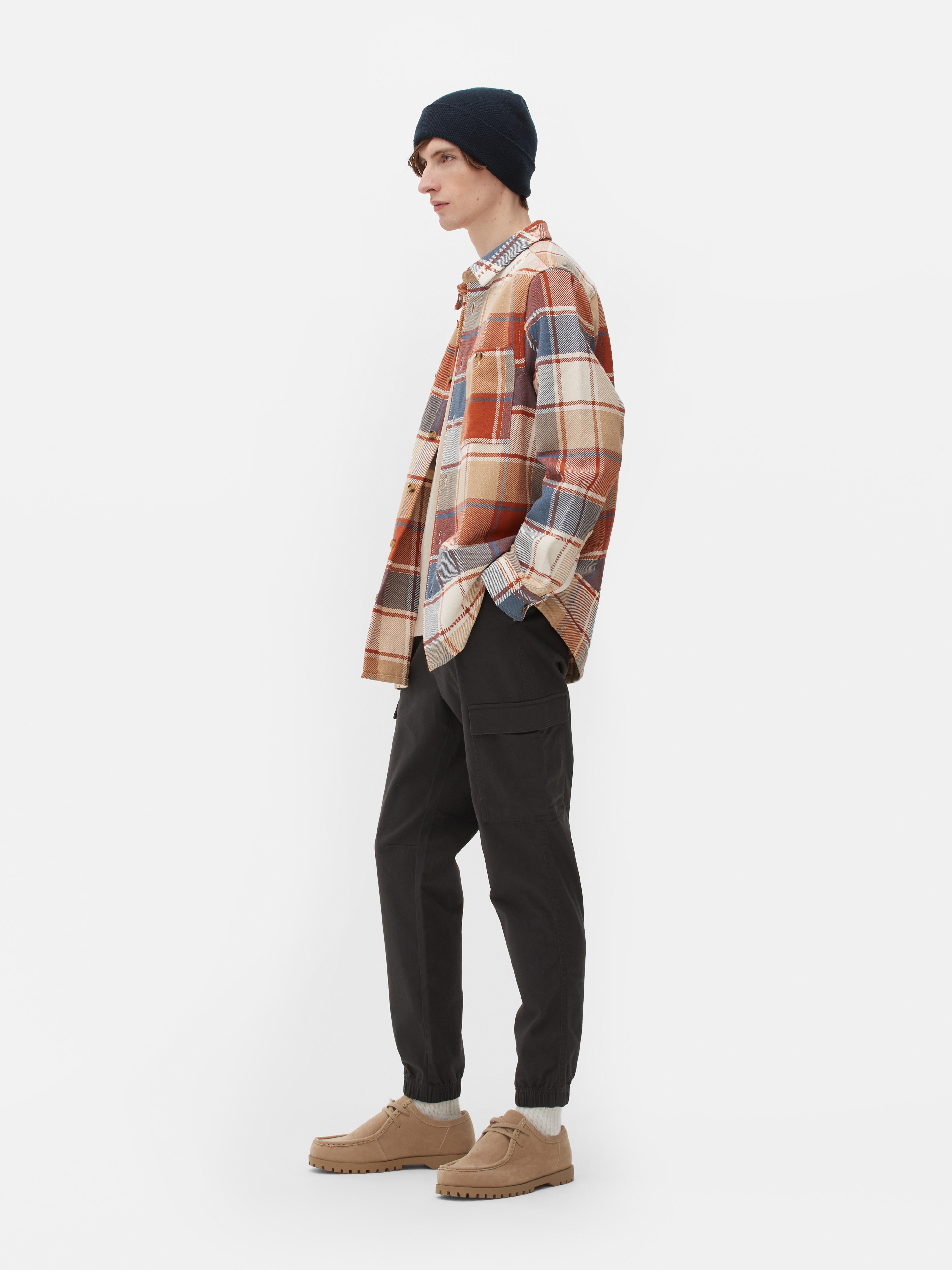 Pantaloni de trening cargo cu manșete la gleznă. Pantalonii de trening perfecți și confortabili pentru aventurile tale zilnice.