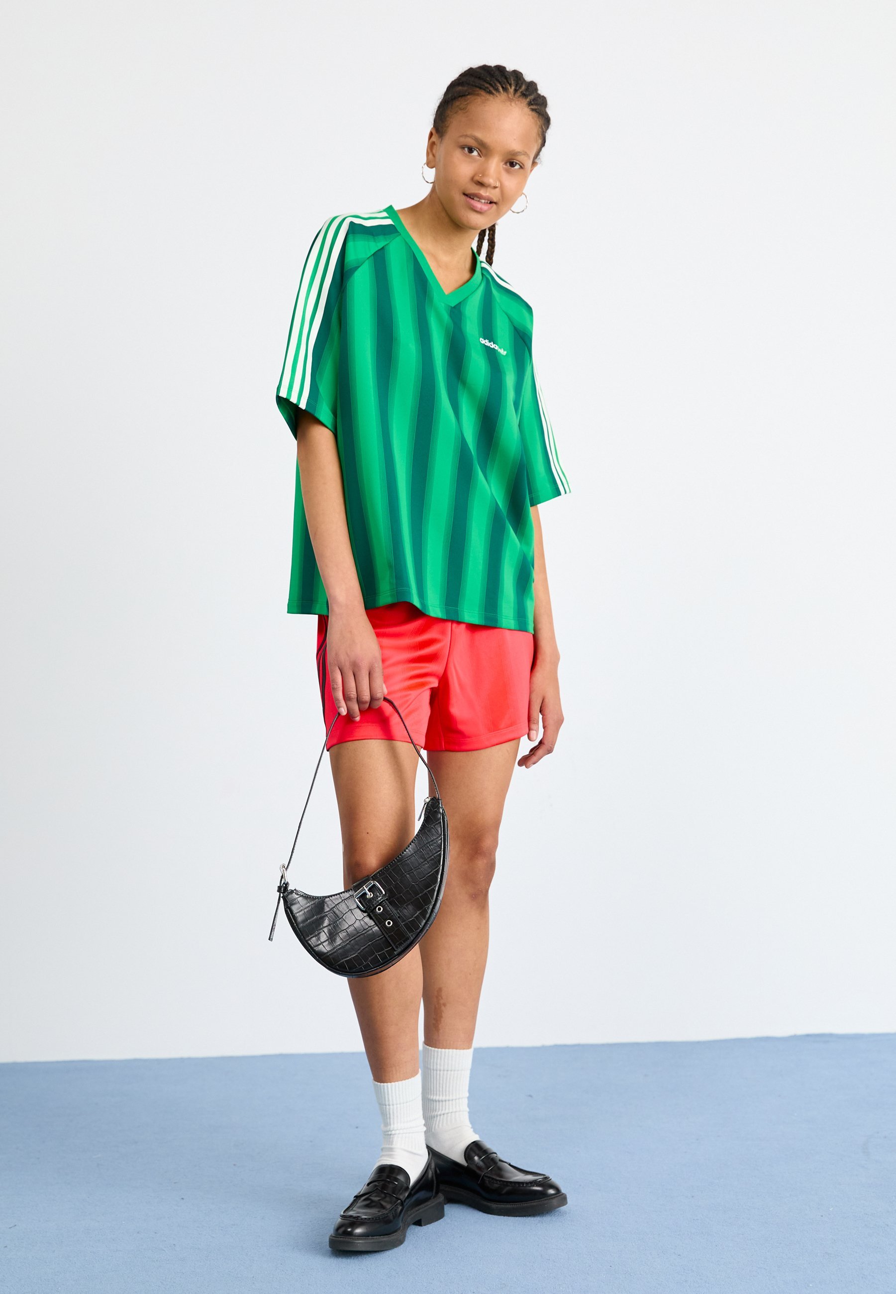 T-shirt adidas Originals LINEAR TEE - Stampa - verde