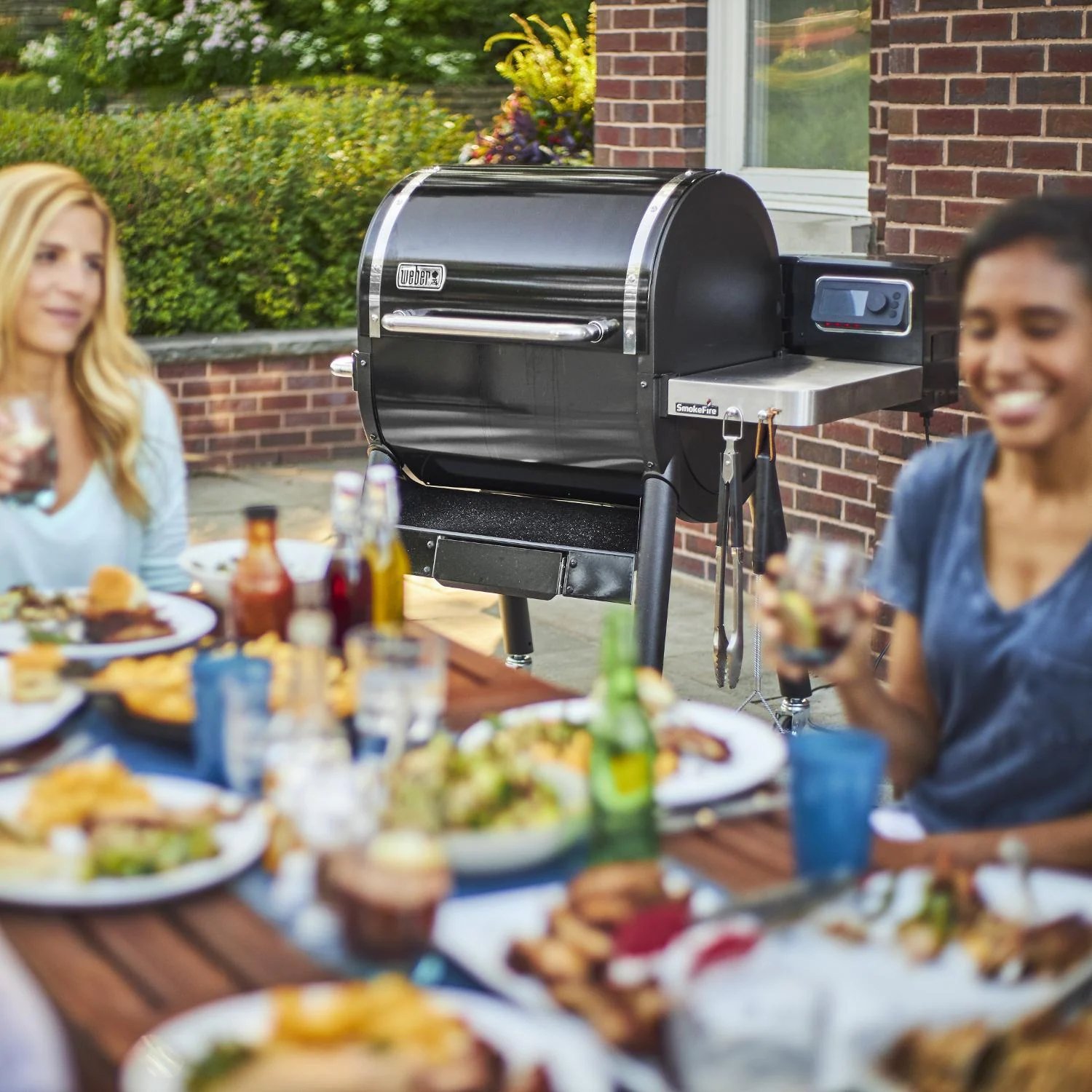Barbecue à granulés de bois Weber SmokeFire EX4 Gen 2 de 61 cm (24 pouces) avec Wi-Fi intégré - 22510201