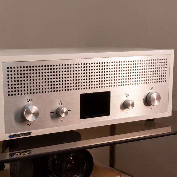 Nostalgiradio Verona med fargedisplay, hvit