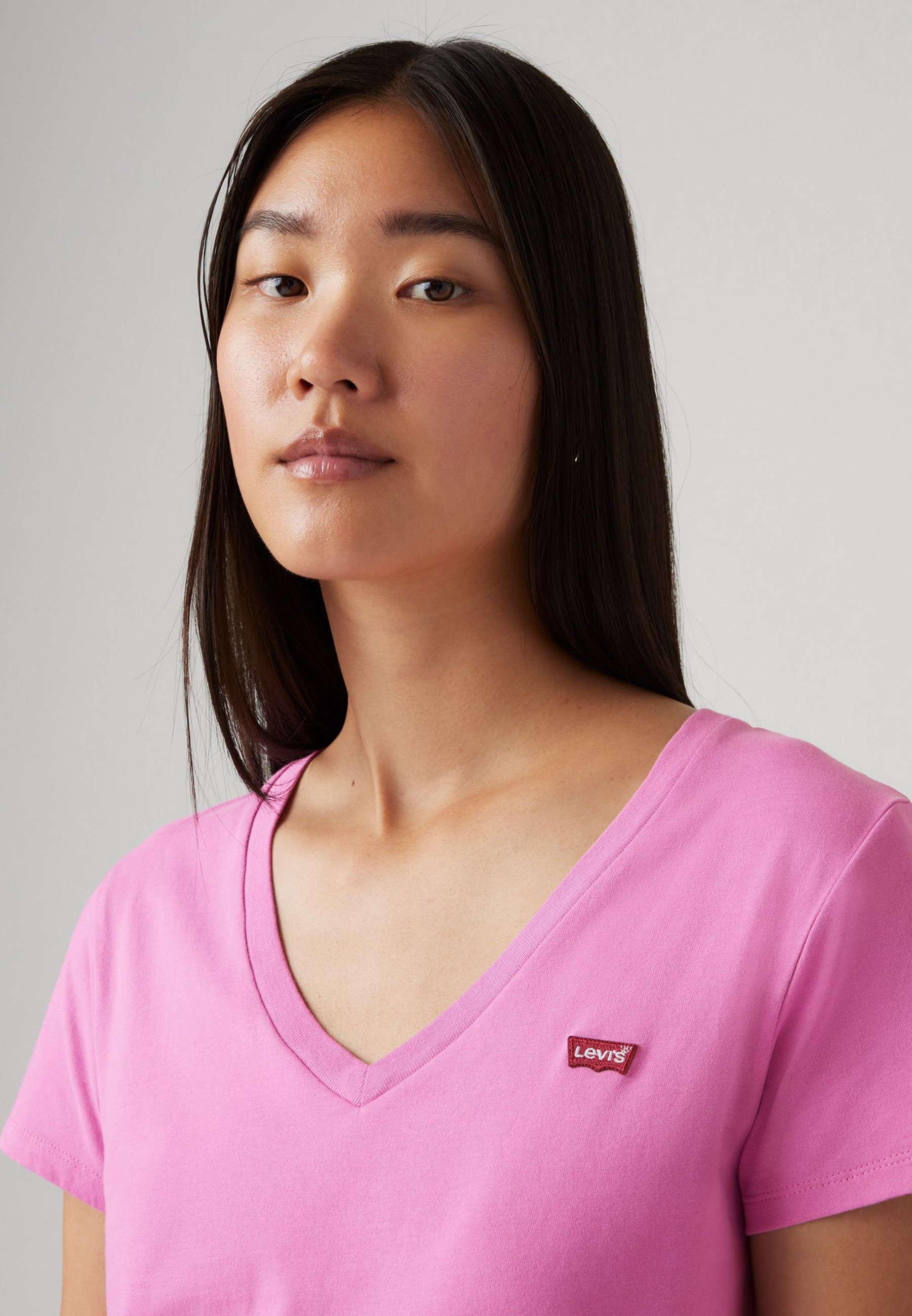 Levi's® PERFECT VNECK - Basic T-shirt - roze