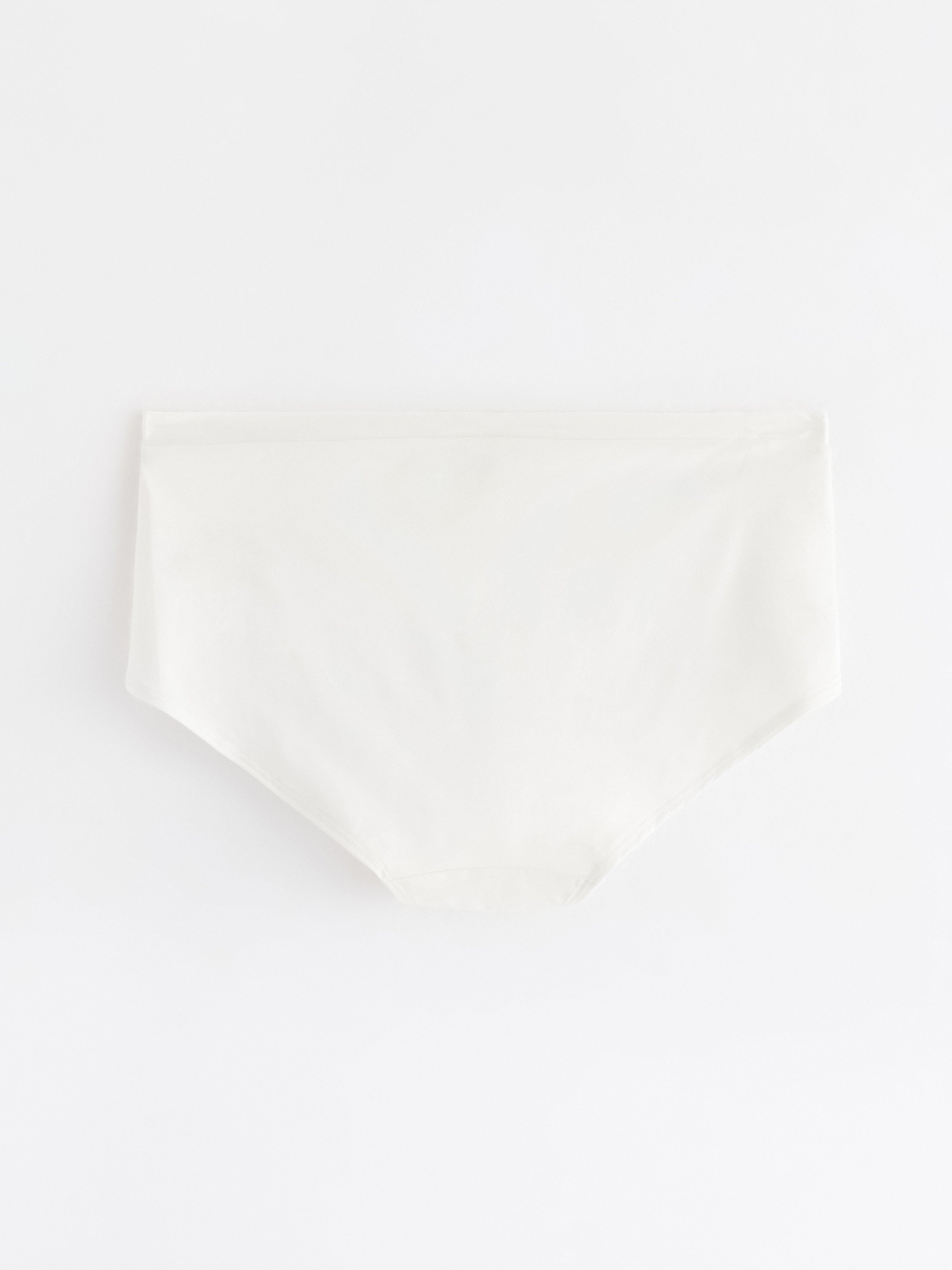 Braguitas blancas de talle normal