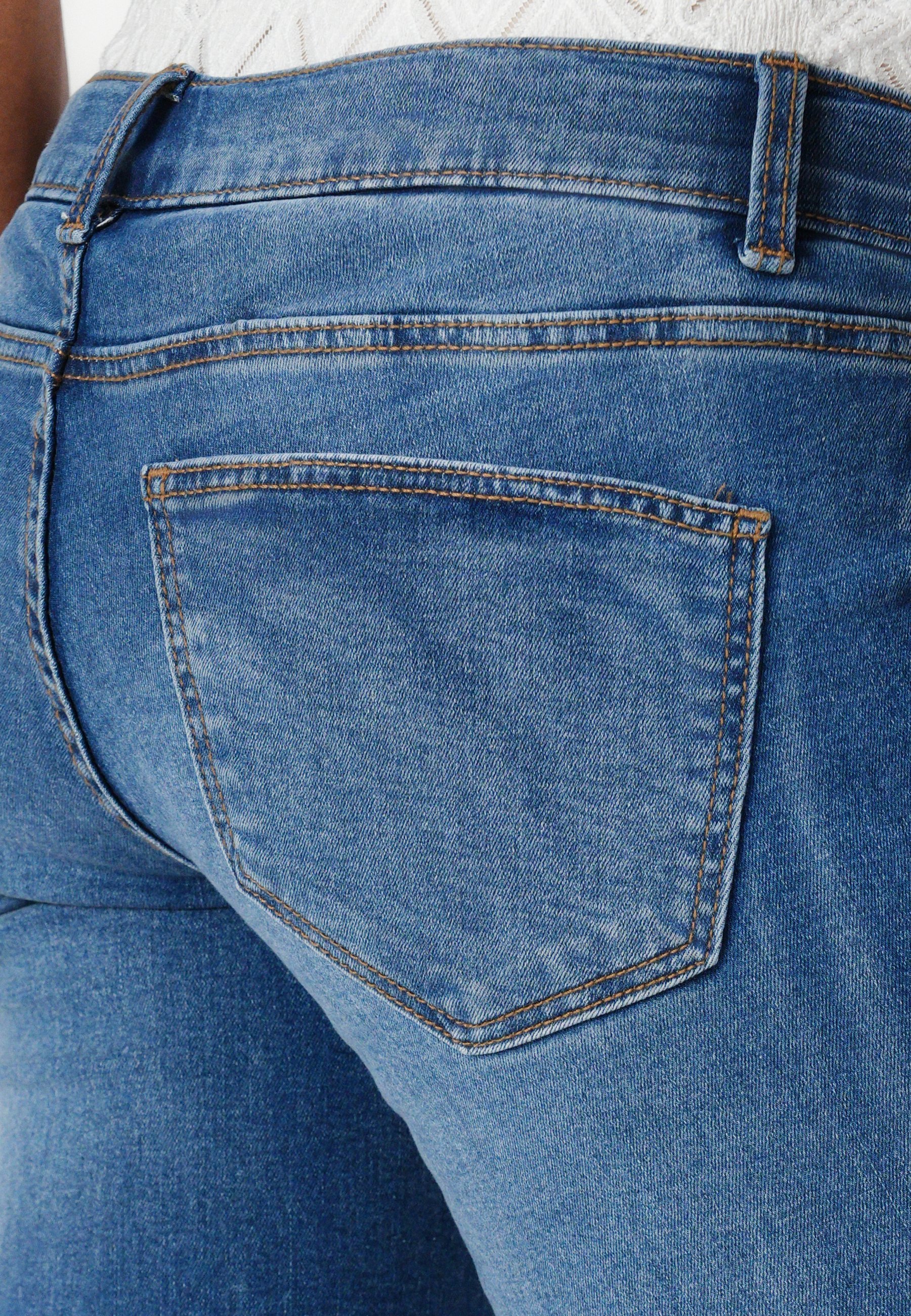 Vero Moda Maternity VMMSIGI FLARED - Uitlopende jeans - middenblauwe denim