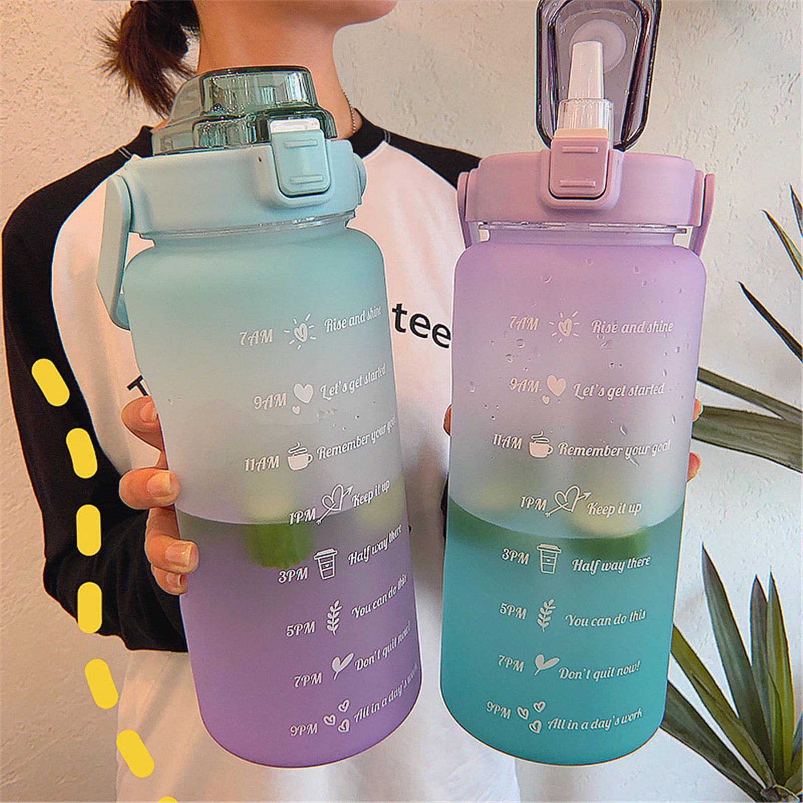 Gourde de sport 2023 2000 ml pour fille, modèle Bounce 2 L, anti-poussière, bouchon à paille avec horodatage, idéale pour les activités de plein air.