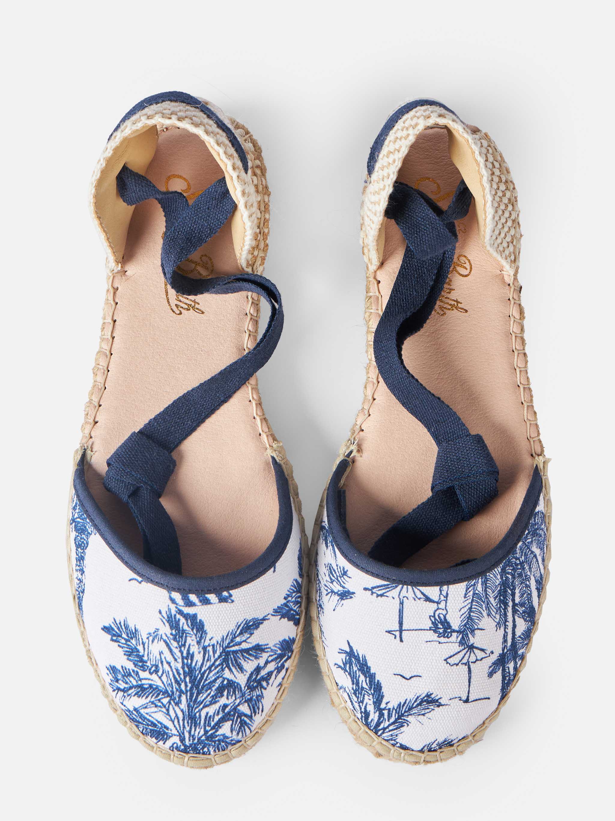 Flache Espadrilles mit Leinwanddruck von Jouy