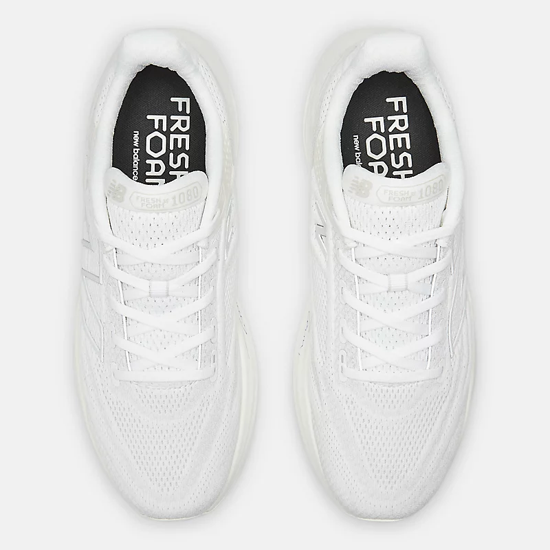 Tênis Masculino Fresh Foam X 1080v13 – Branco com Acabamento Metálico Prateado Claro