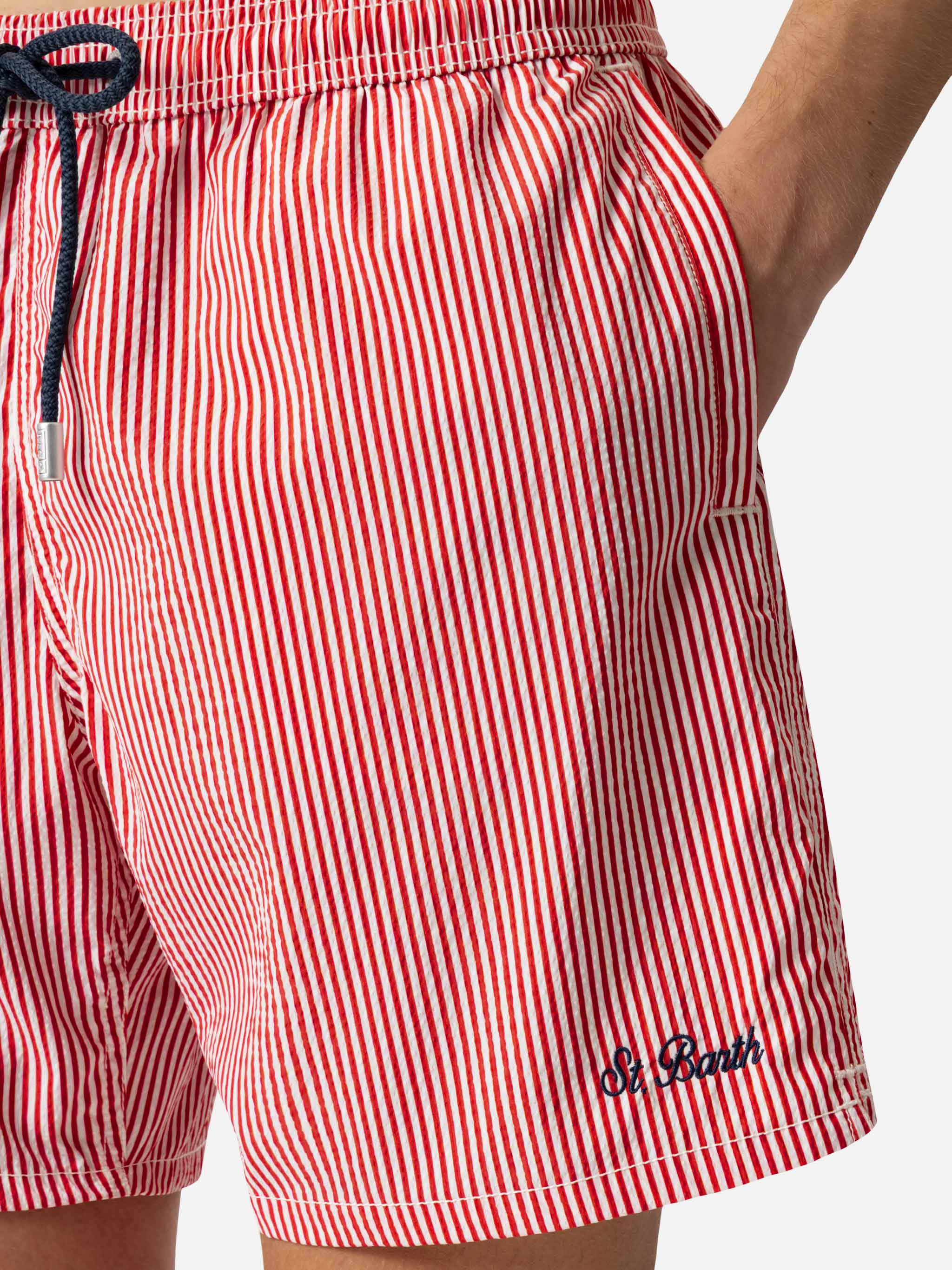 Costume classico leggero Patmos in seersucker a righe rosse