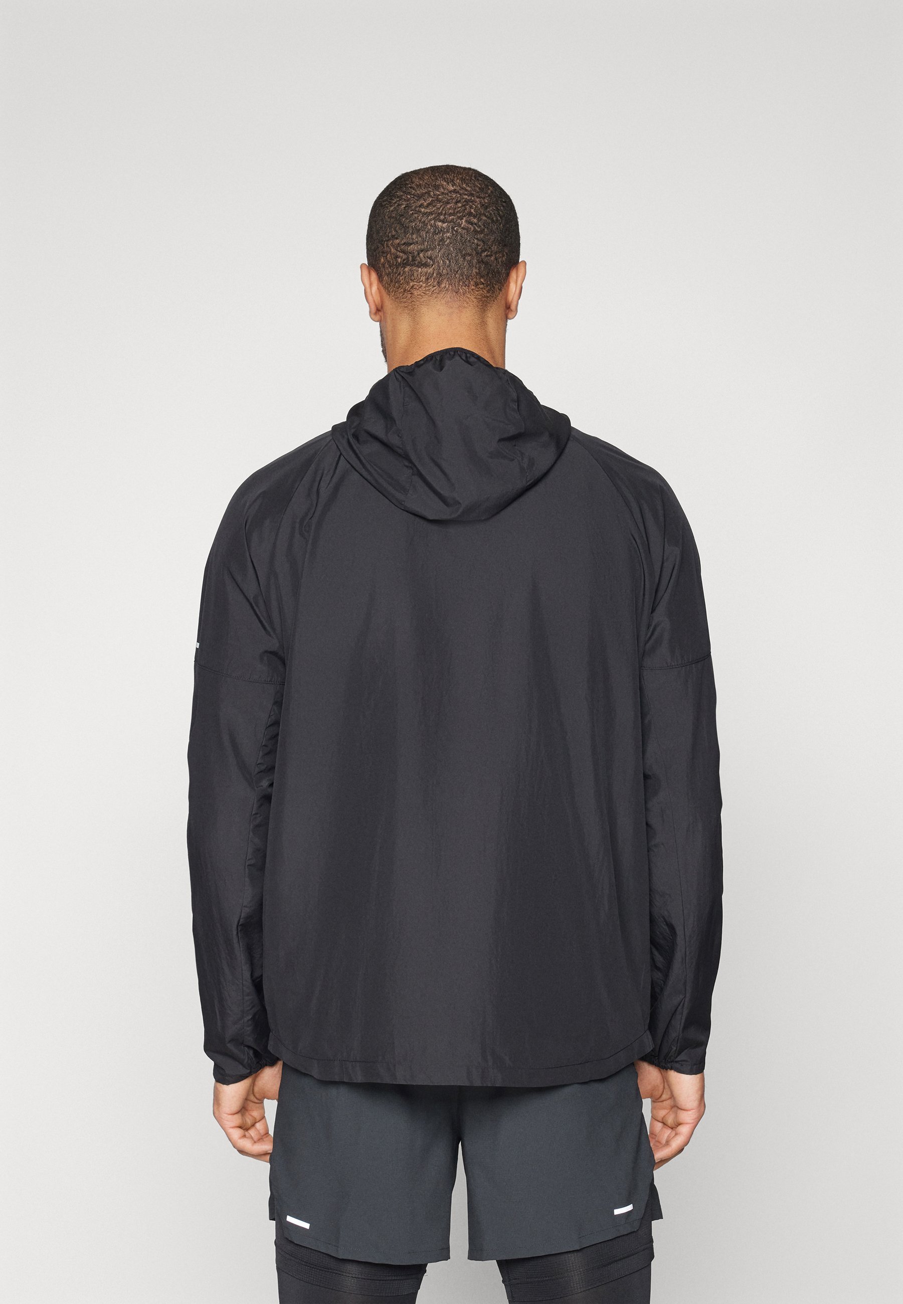 Nike Performance MILER - Giacca a vento - nero/argento riflettente