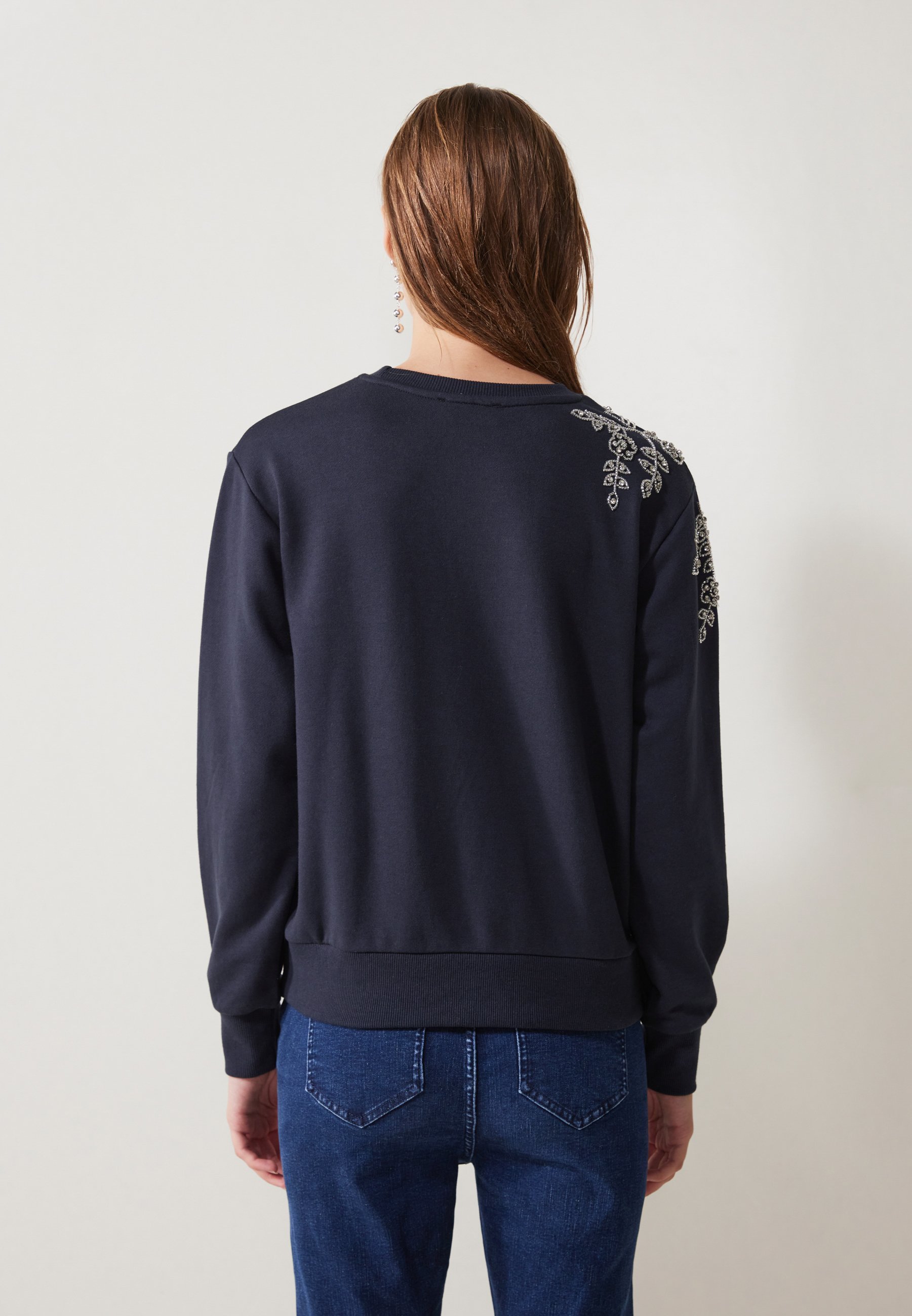 Felpa Anna Field con fiore di strass - blu scuro