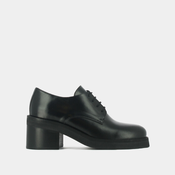 Derbies à talons et lacets  en cuir noir