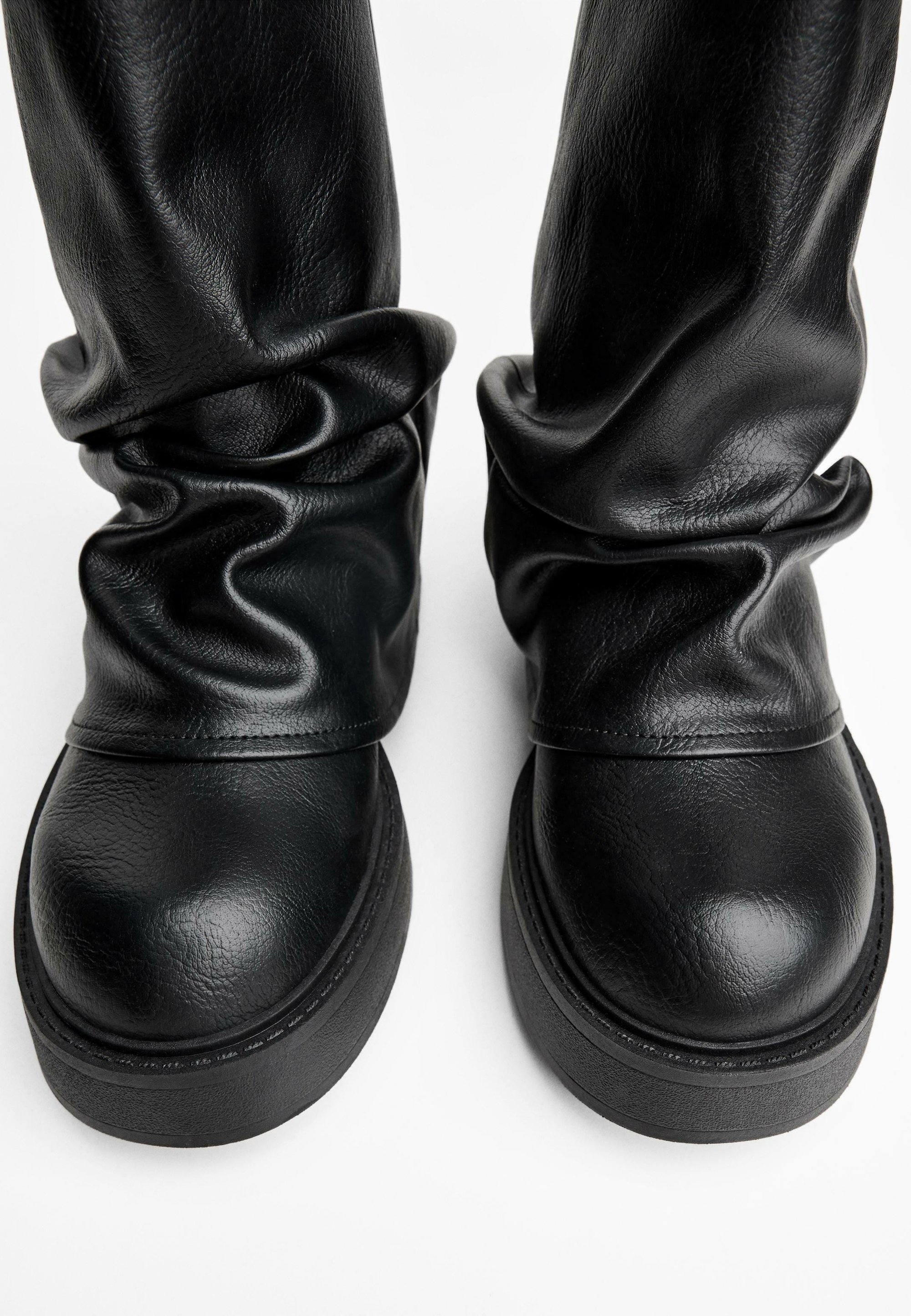 Bershka CON FIBBIA - Stivaletto da cowboy/motociclista - nero