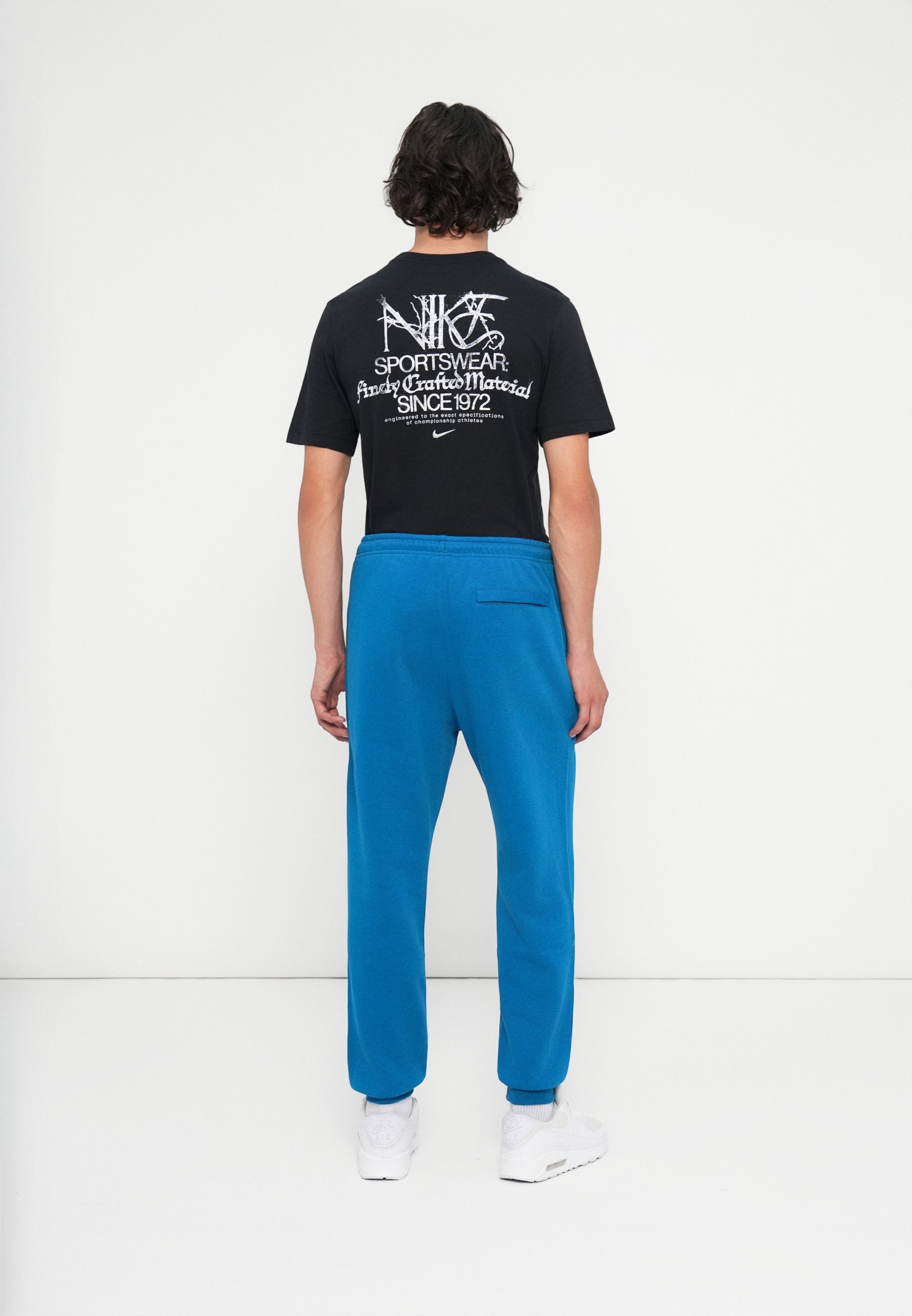 Nike Sportswear CLUB JOGGER - Trainingsbroek - groen/wit