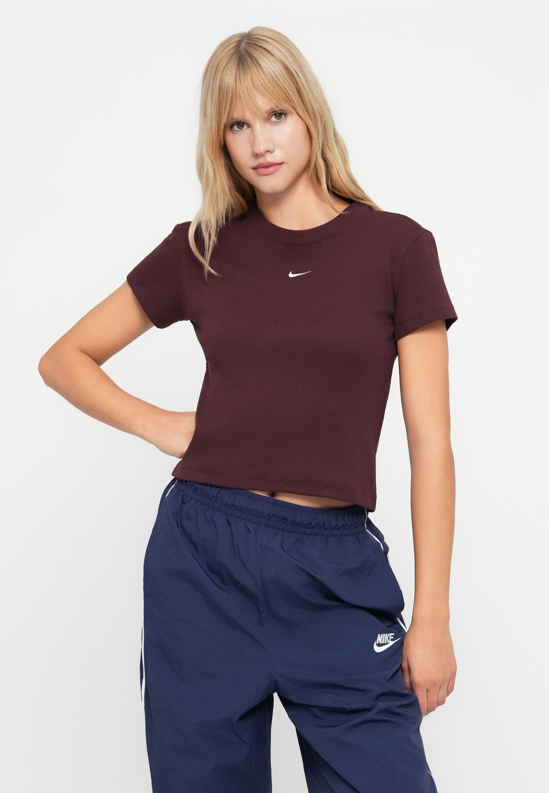 Nike Sportswear -t-paidat