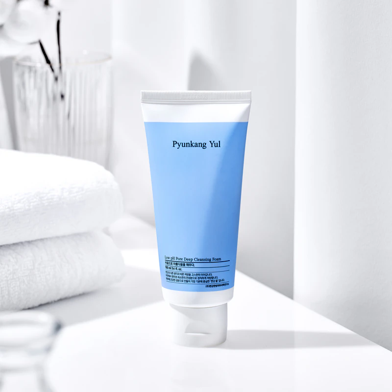 Espuma de limpeza profunda Pyunkang Yul Deep Cleansing com pH baixo para peles sensíveis e secas.