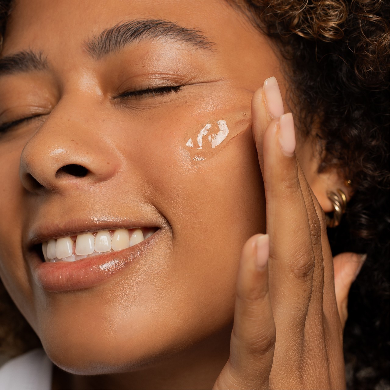 The Coucou Club mitrinošais serums mitrinošajam želejas pastiprinātājam - 50 ml