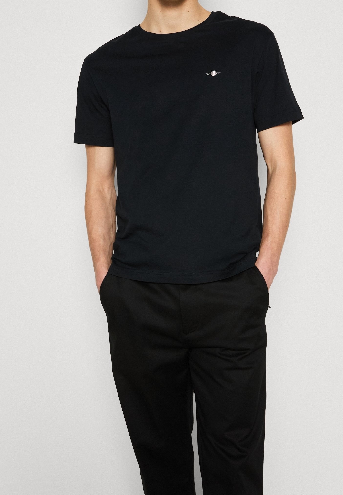 Základní tričko GANT - černé