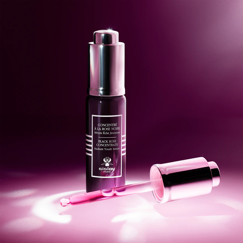 Rozjasňujúce sérum Sisley Black Rose Concentrate s omladzujúcimi vlastnosťami