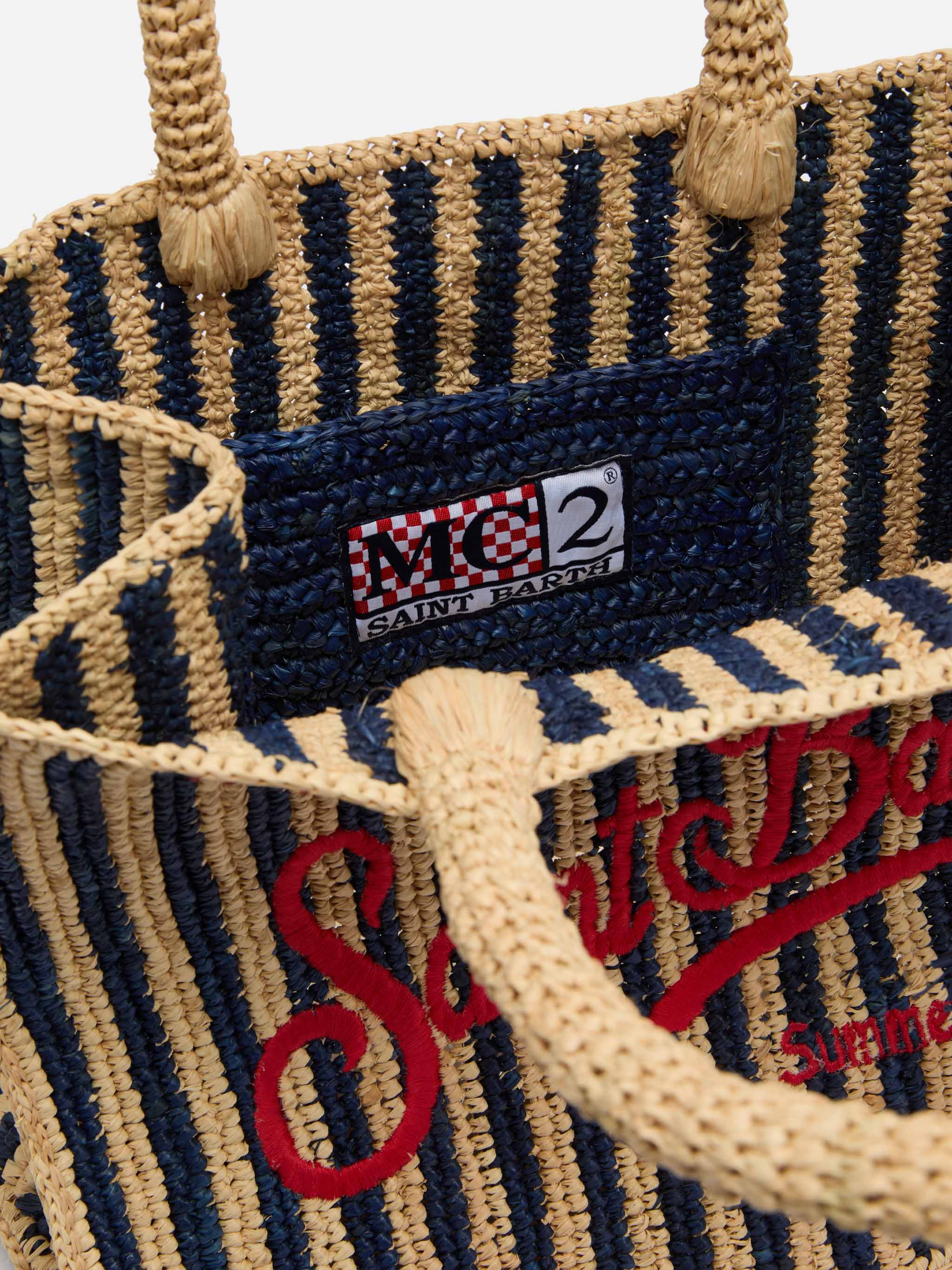 Colette-tas van marineblauwe gestreepte raffia met geborduurd logo.