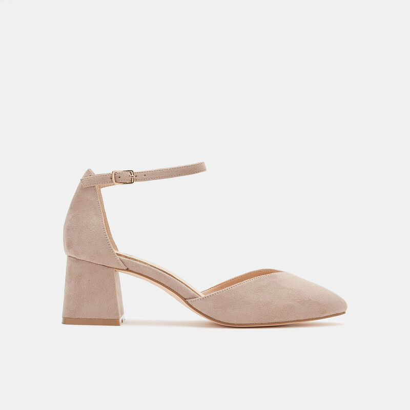 Pumps mit breitem Absatz und Riemen