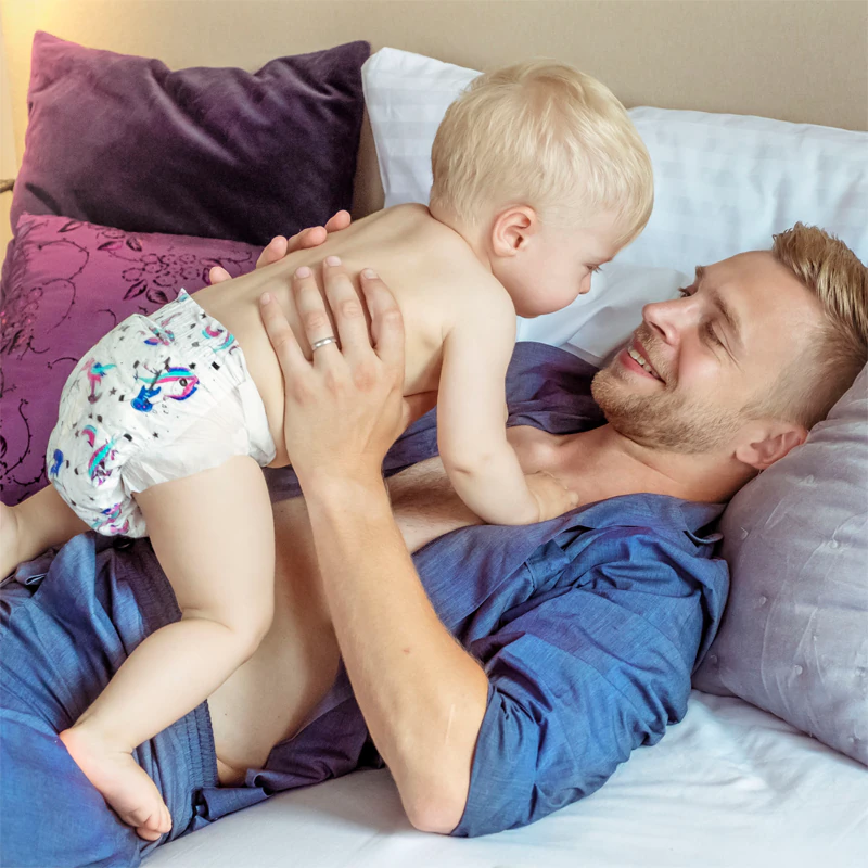 Jednorazové ECO plienky Kolorky Night Unicorn pre kompletnú nočnú ochranu.