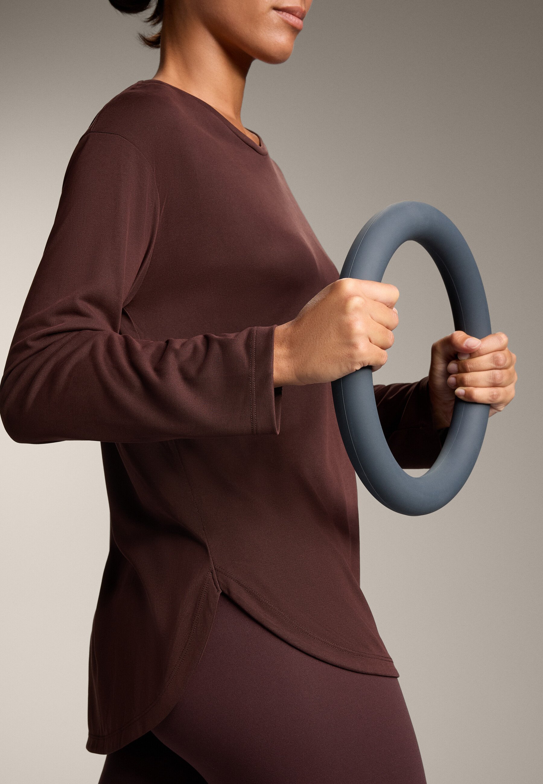 Haut à manches longues OYSHO SOFT TOUCH avec pli noir - marron