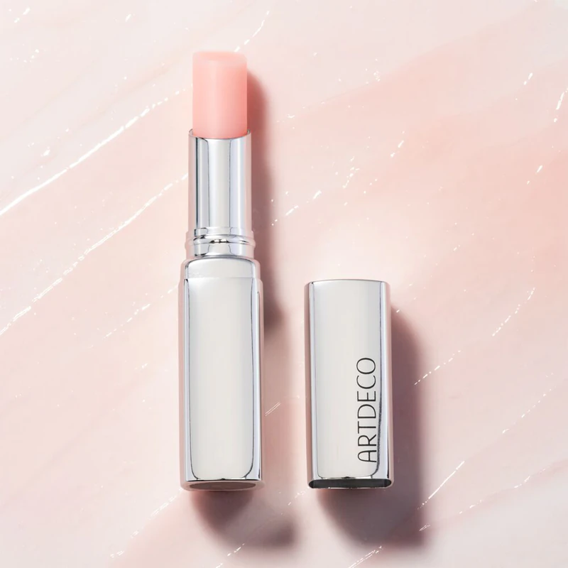 Bálsamo ARTDECO Color Booster que realça a cor natural dos lábios.