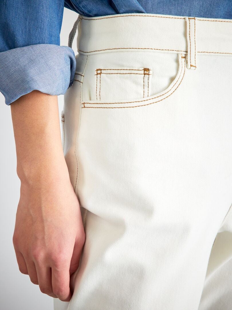 Calça jeans Mom de cintura muito alta - L28 - BRANCA