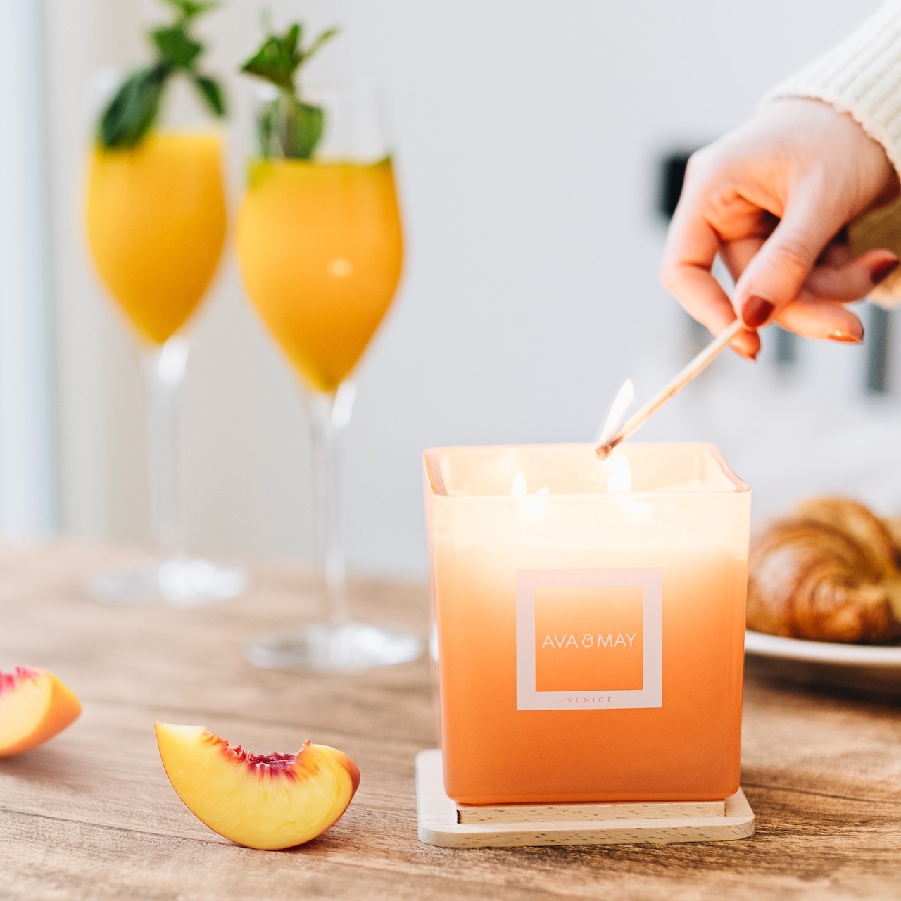 AVA & MAY Maxi bougie parfumée Peach Bellini