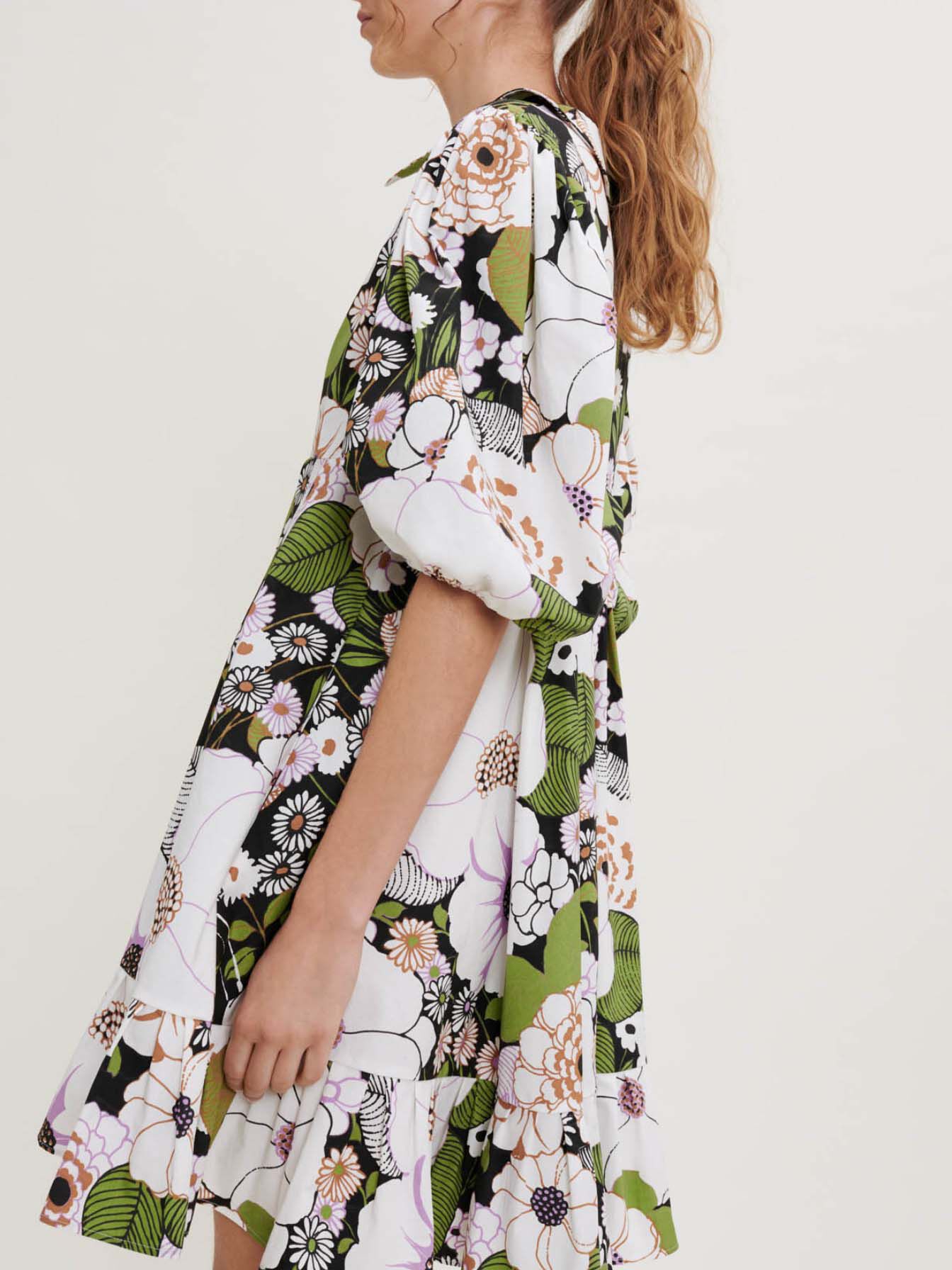 Jurk met bloemenprint uit de jaren zeventig - Fleur 70's noir