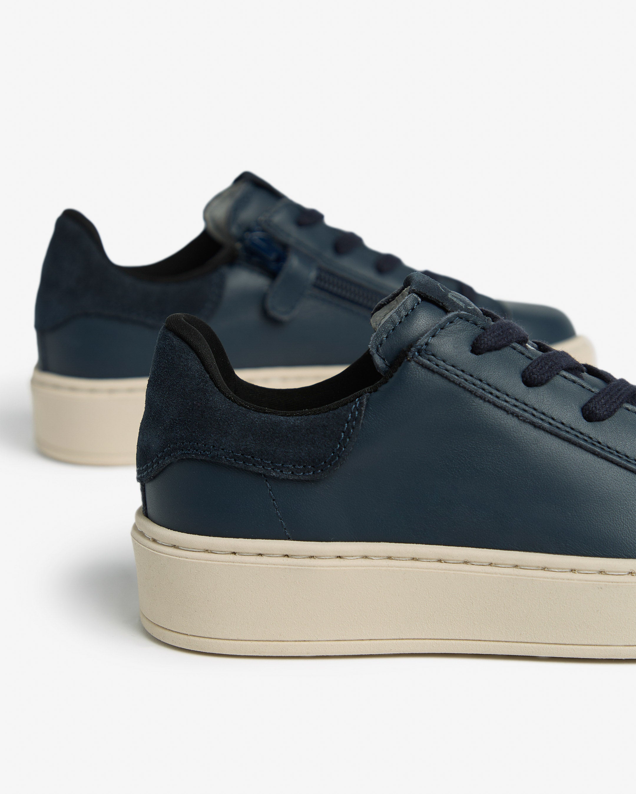  Sneaker aus Leder und Wildleder für Jungen im Teenageralter