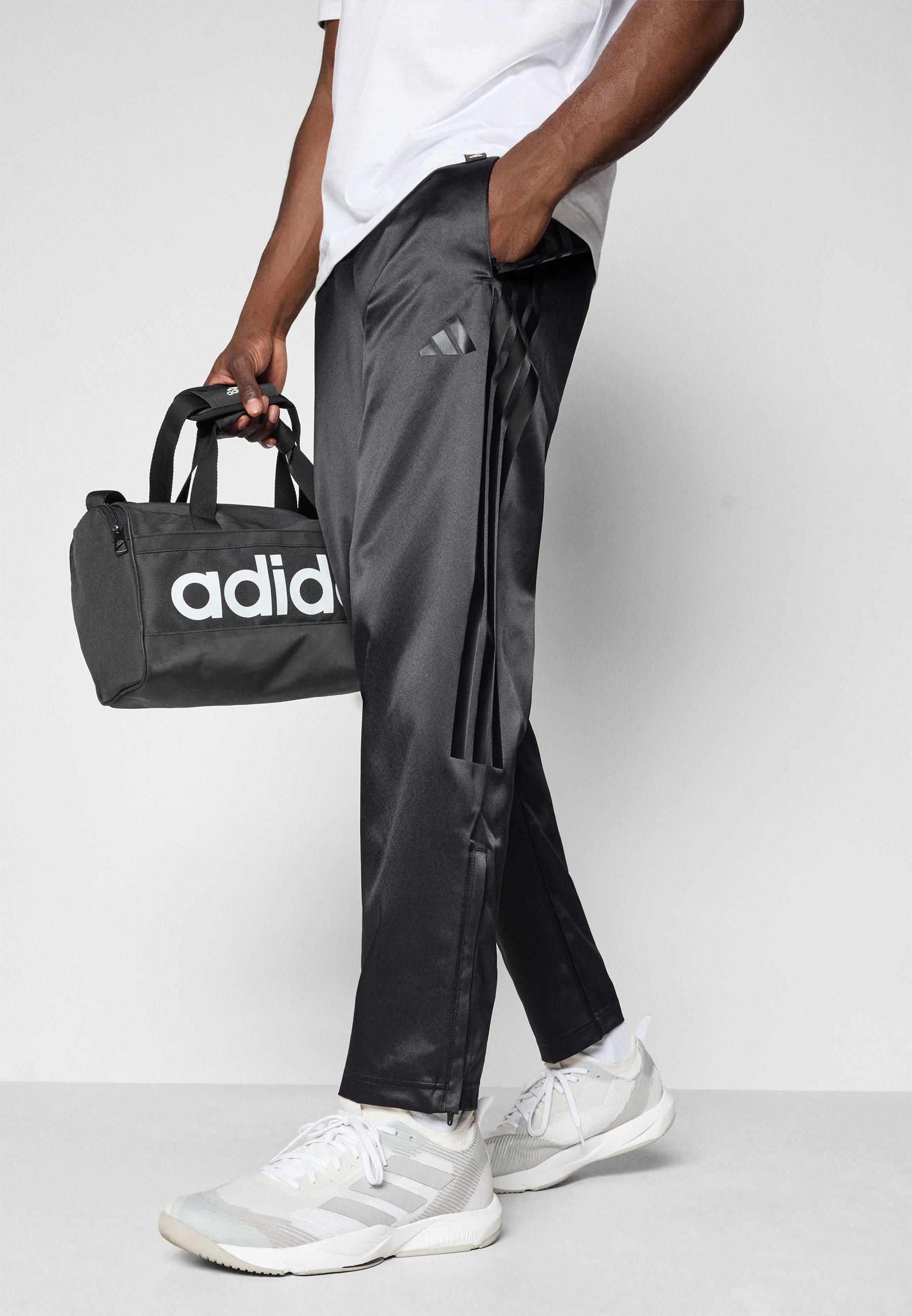 adidas Sportswear TIRO - Dressipüksid - mustad