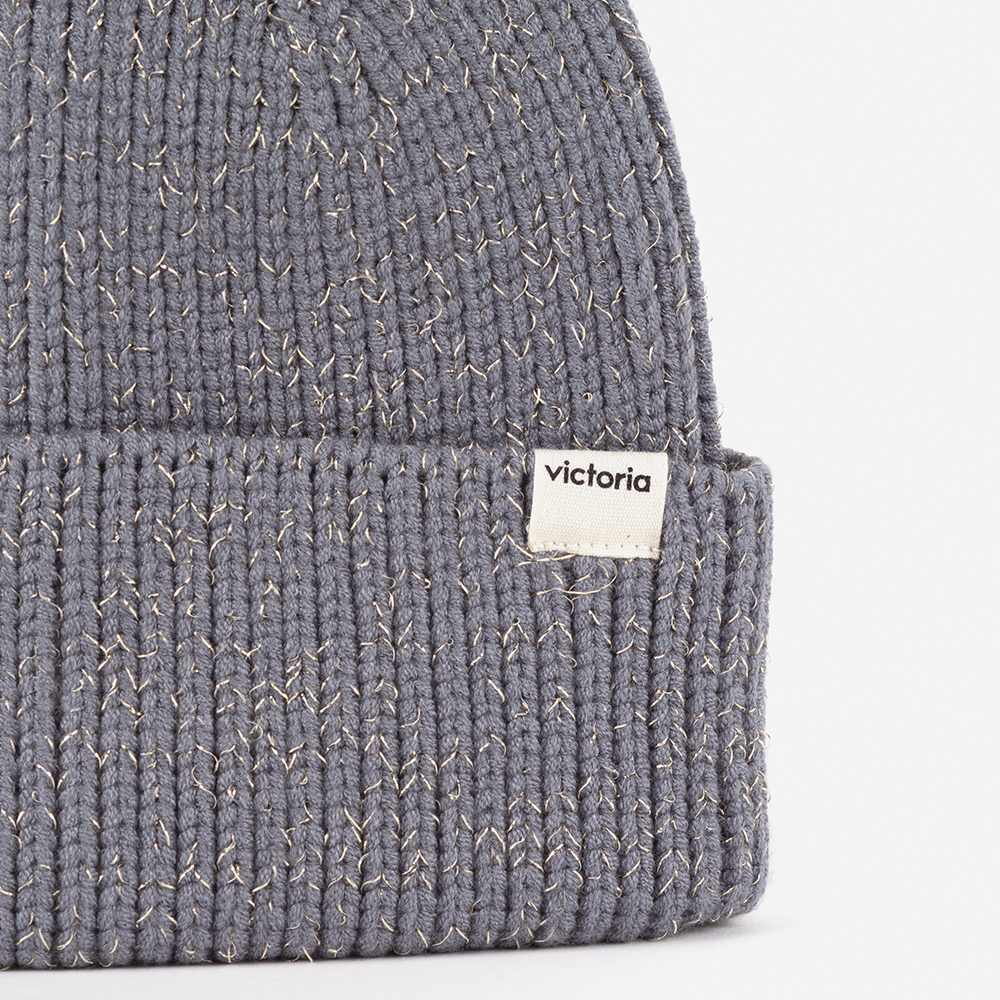 V. Things Lurex-Strickmütze mit doppeltem Umschlag und Etikett am Rand
