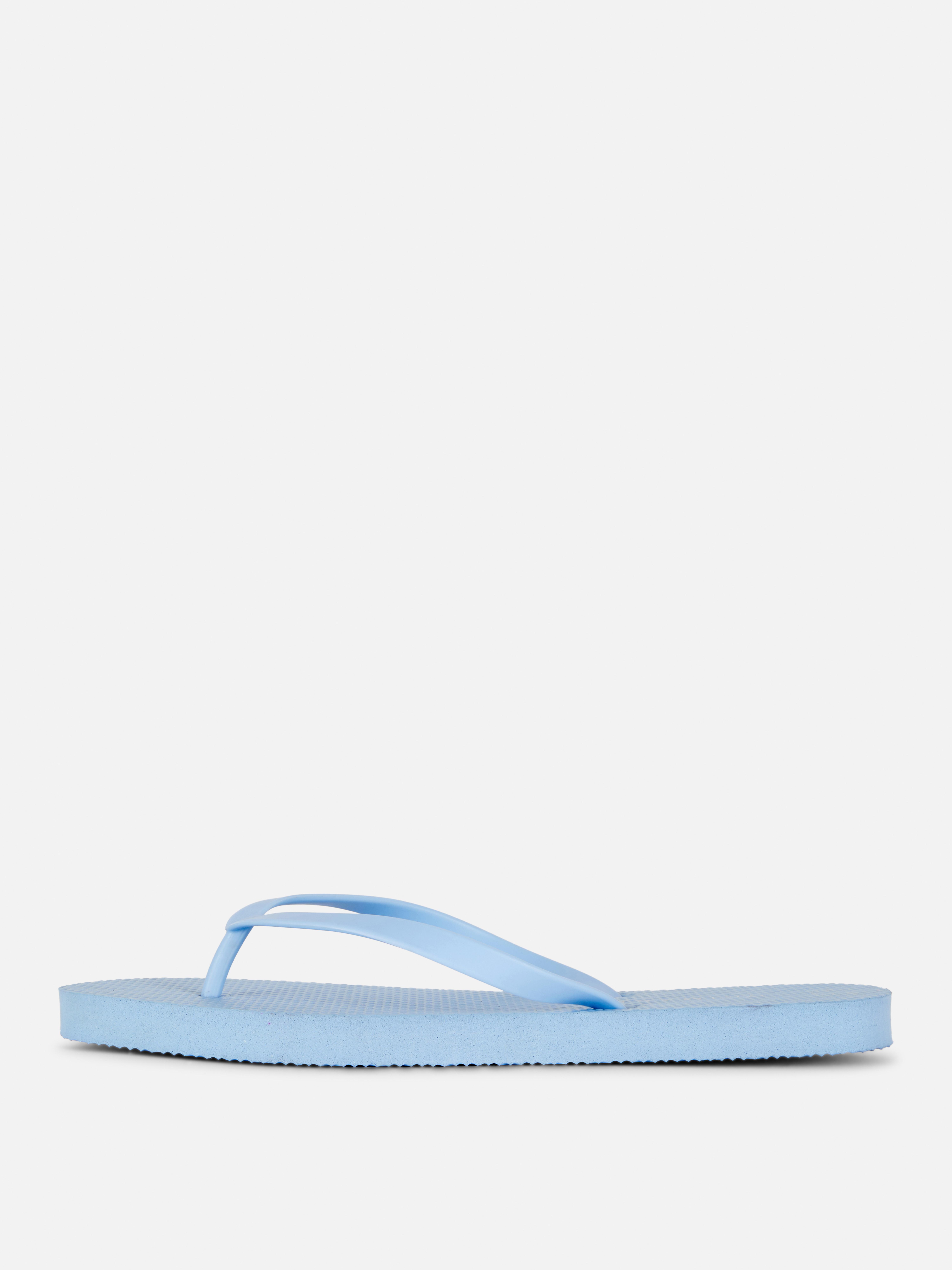 Flip-flops clasici O pereche de flip-flops simpli cu barete înguste și talpă plată