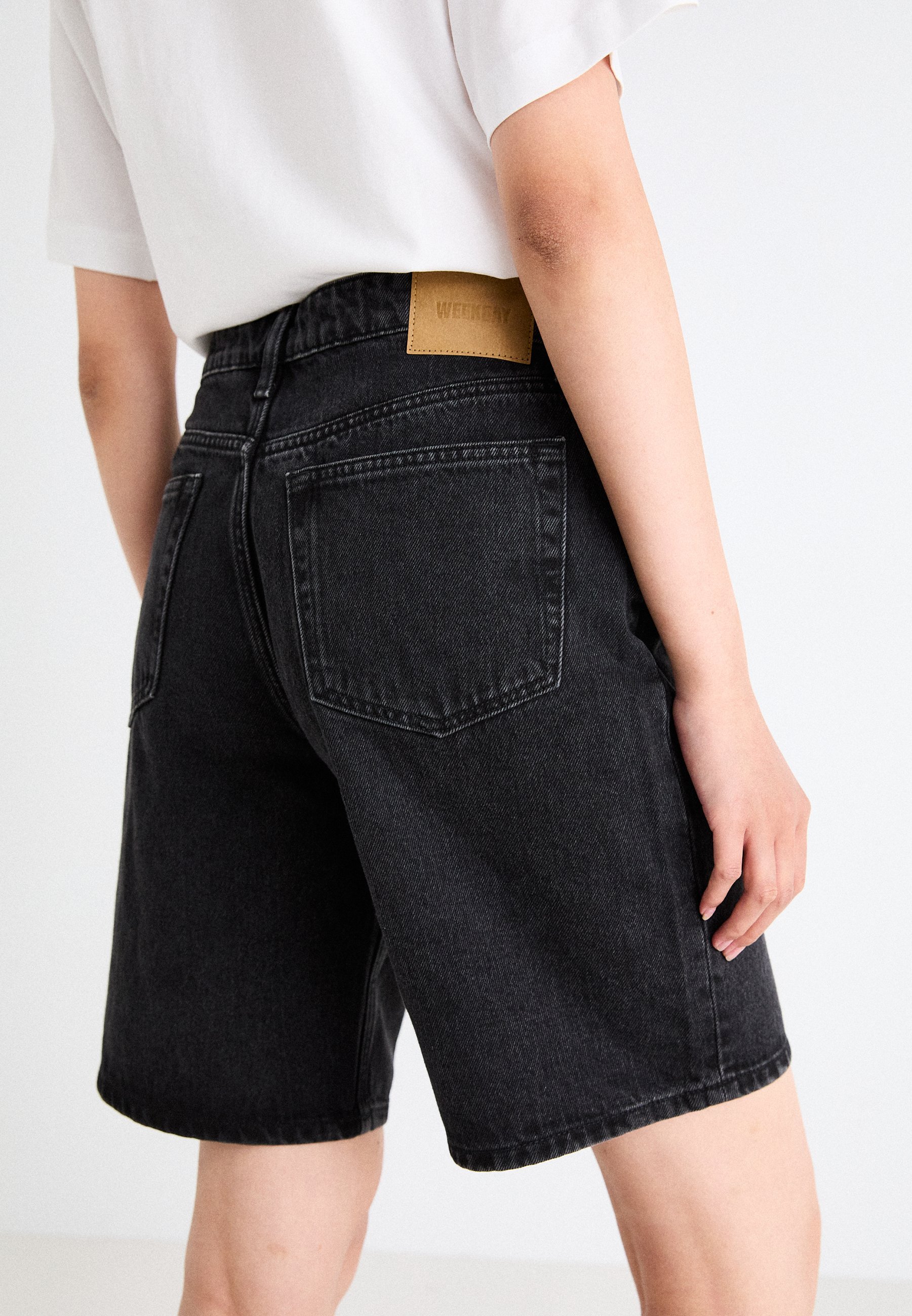 MONTEREY LOW RISE - Farkkushortsit - black