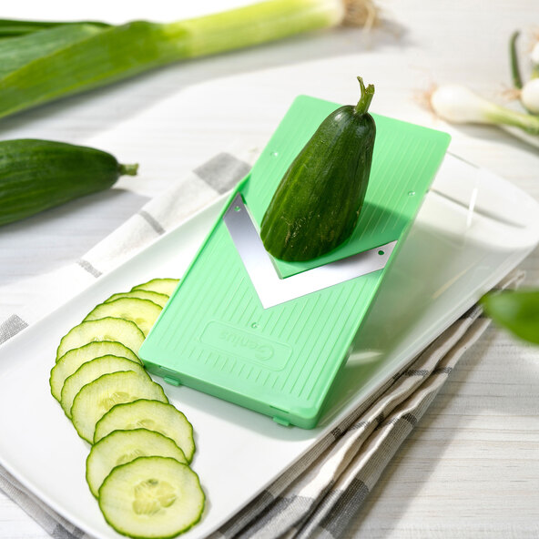 Exclusive vegetable cutter, green, 16-piece set.