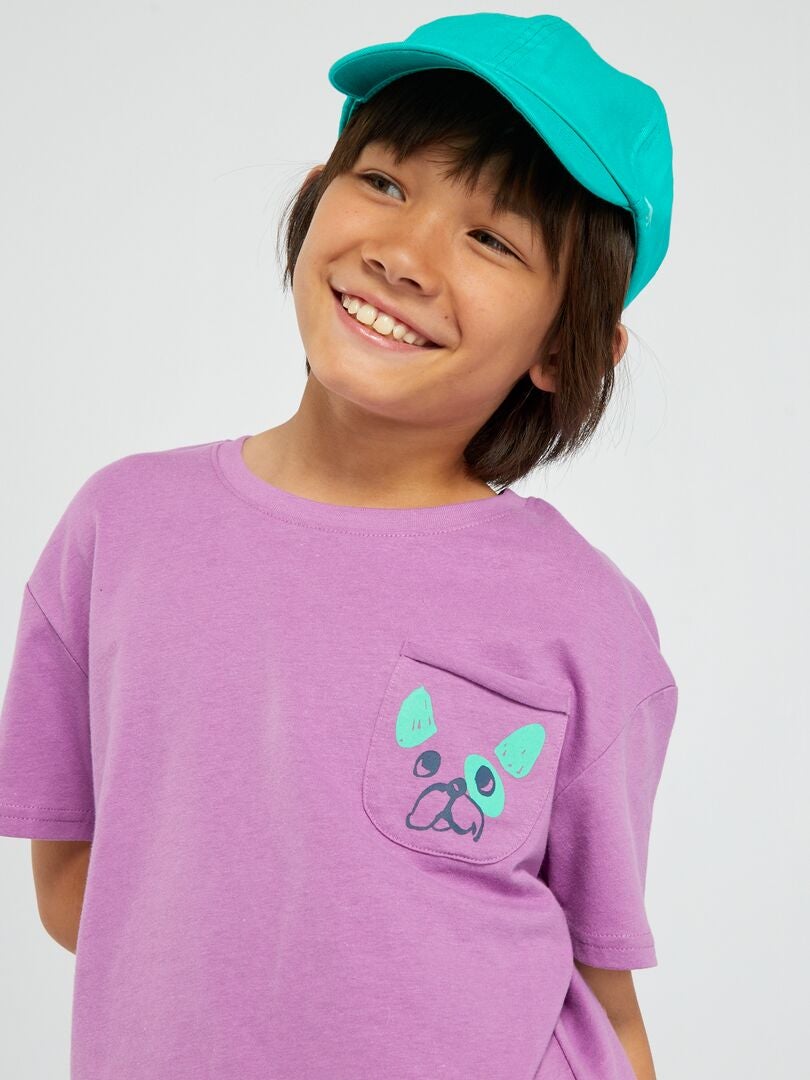 Camiseta estampada com bolso no peito - ROXA