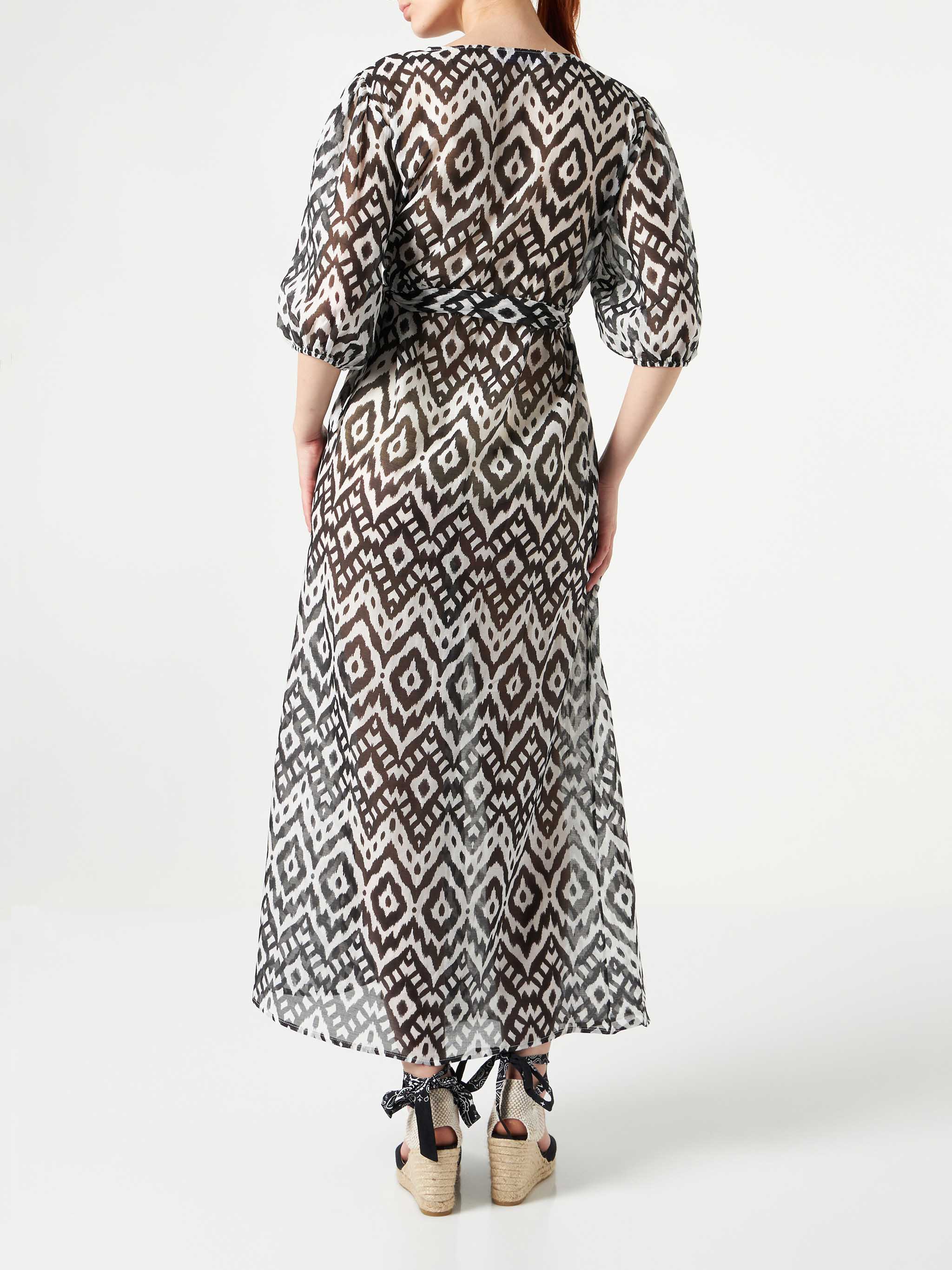 Langes Kleid aus Baumwolle und Seide mit Ikat-Muster