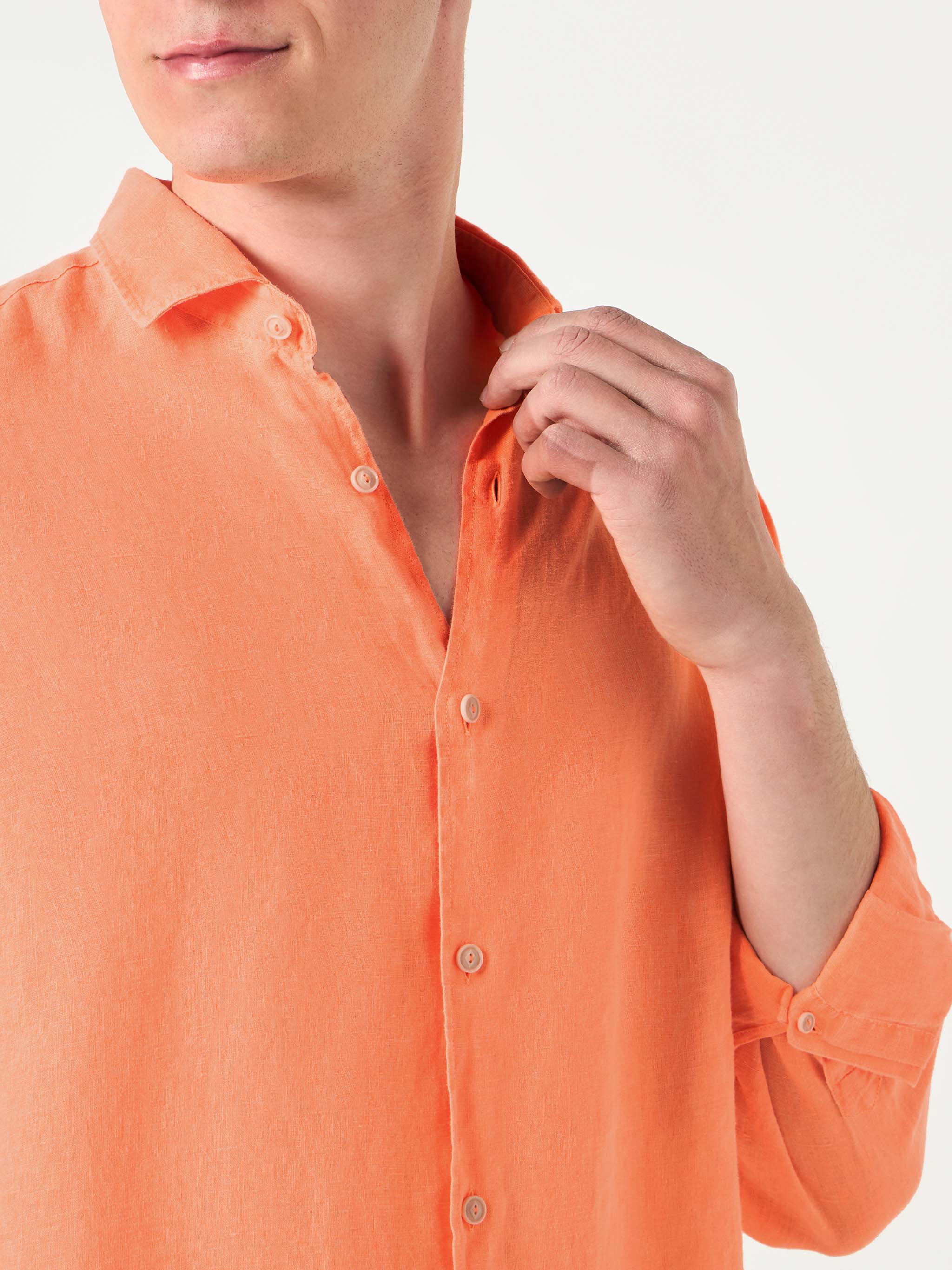 Herenoverhemd van Pamplona in fluorescerend oranje linnen.
