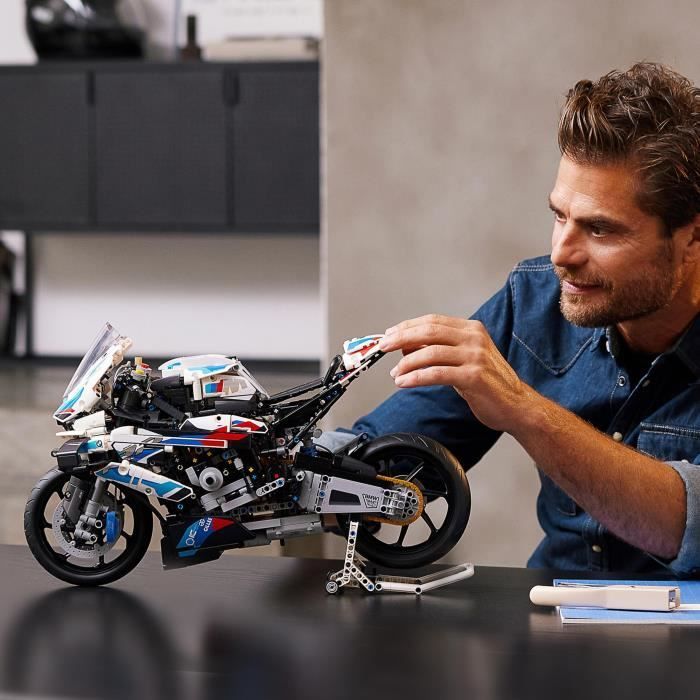 LEGO® Technic 42130 BMW M 1000 RR, Construction Moto BMW, Maquette Moto GP, Échelle 1:5, Cadeau Motard, pour Adultes
