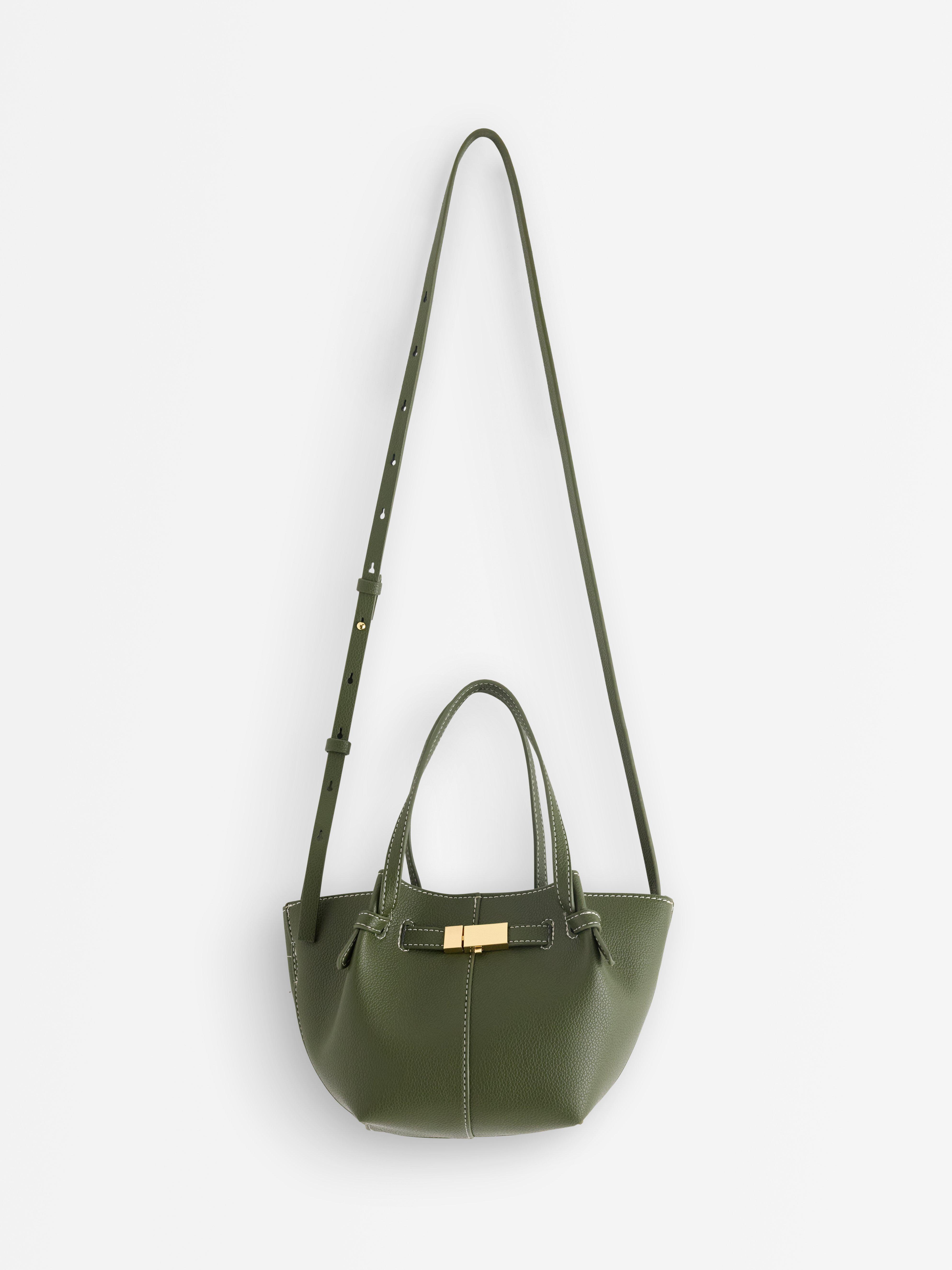 Bolso de piel sintética color verde empolvado